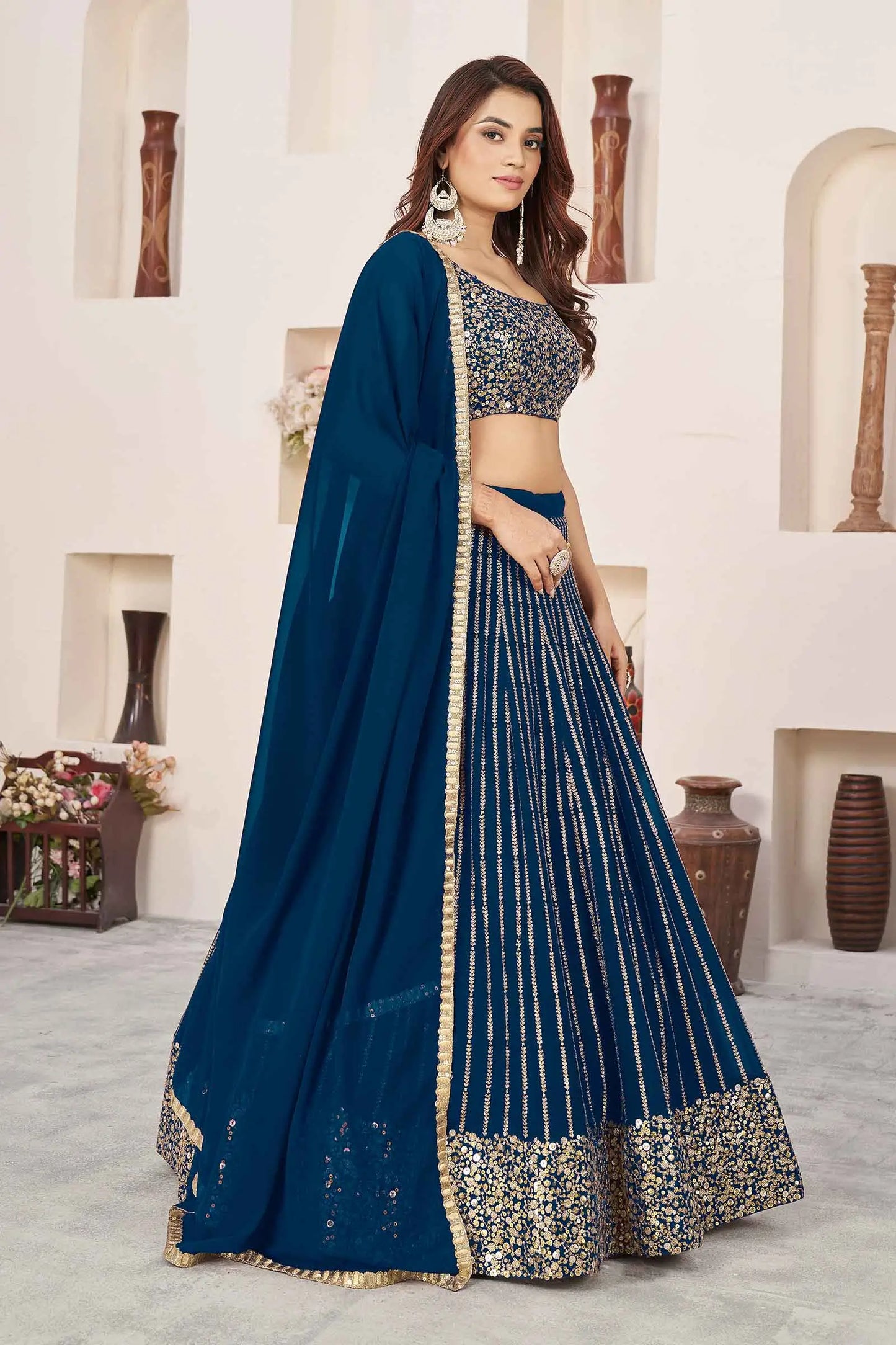 Lehenga Bleu de Prusse en georgette avec broderies de sequins et zari