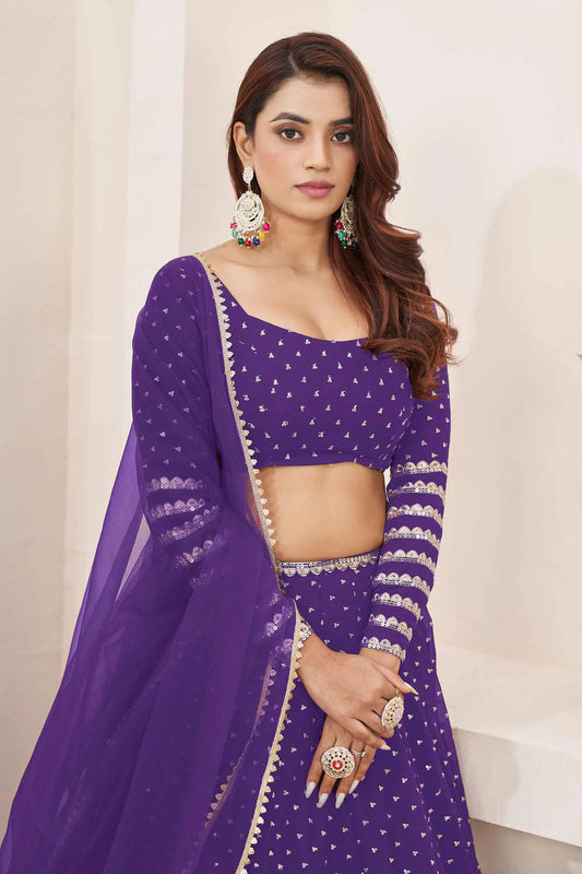 Lehenga choli violet en georgette avec broderies en sequins et fils zari