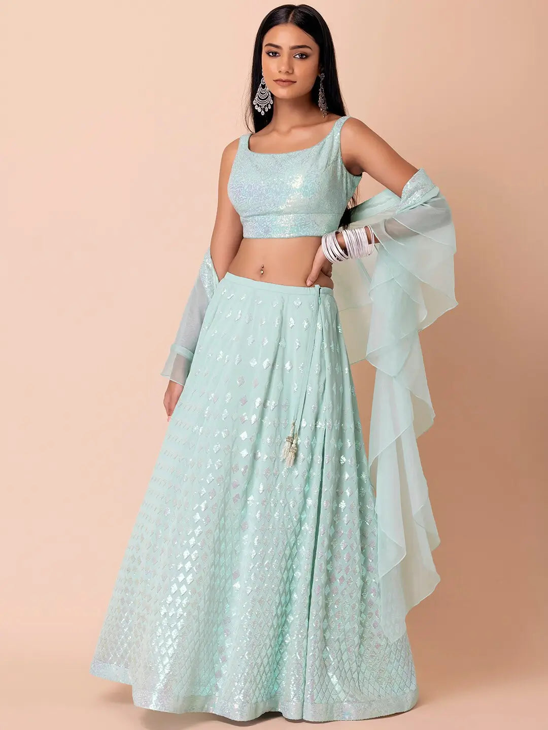 Lehenga de soirée bleu ciel avec broderie en sequins et dupatta à volants