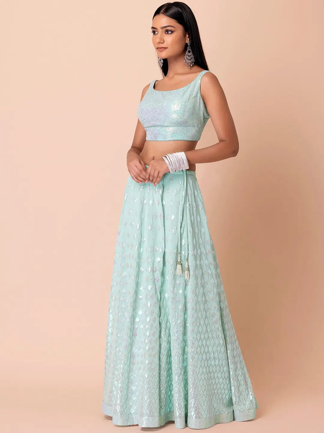 Lehenga de soirée bleu ciel avec broderie en sequins et dupatta à volants
