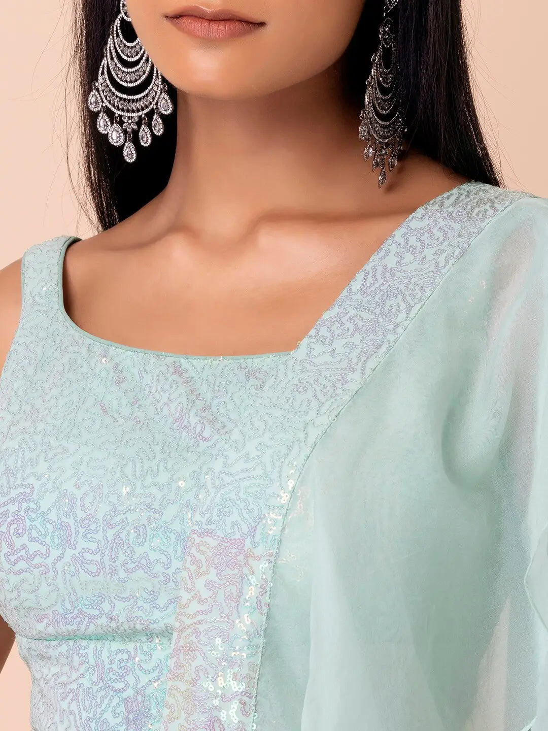 Lehenga de soirée bleu ciel avec broderie en sequins et dupatta à volants
