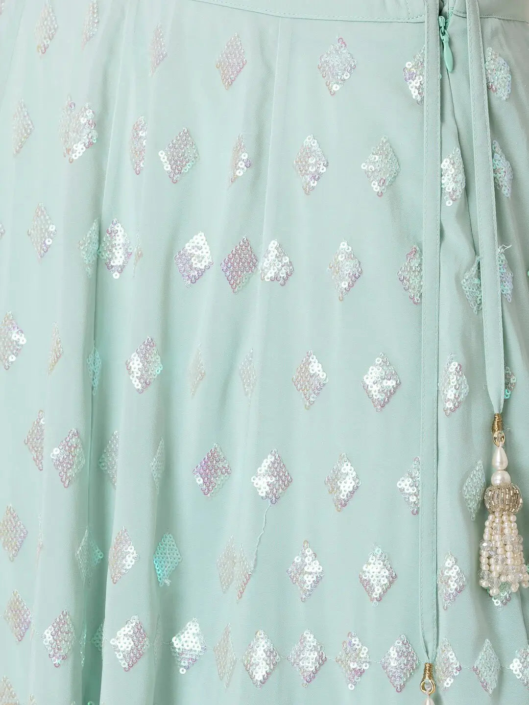 Lehenga de soirée bleu ciel avec broderie en sequins et dupatta à volants