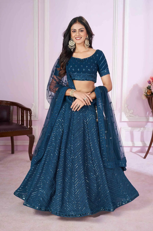 Lehenga en georgette bleu avec broderie de sequins et de fils COLLECTION PRISHA