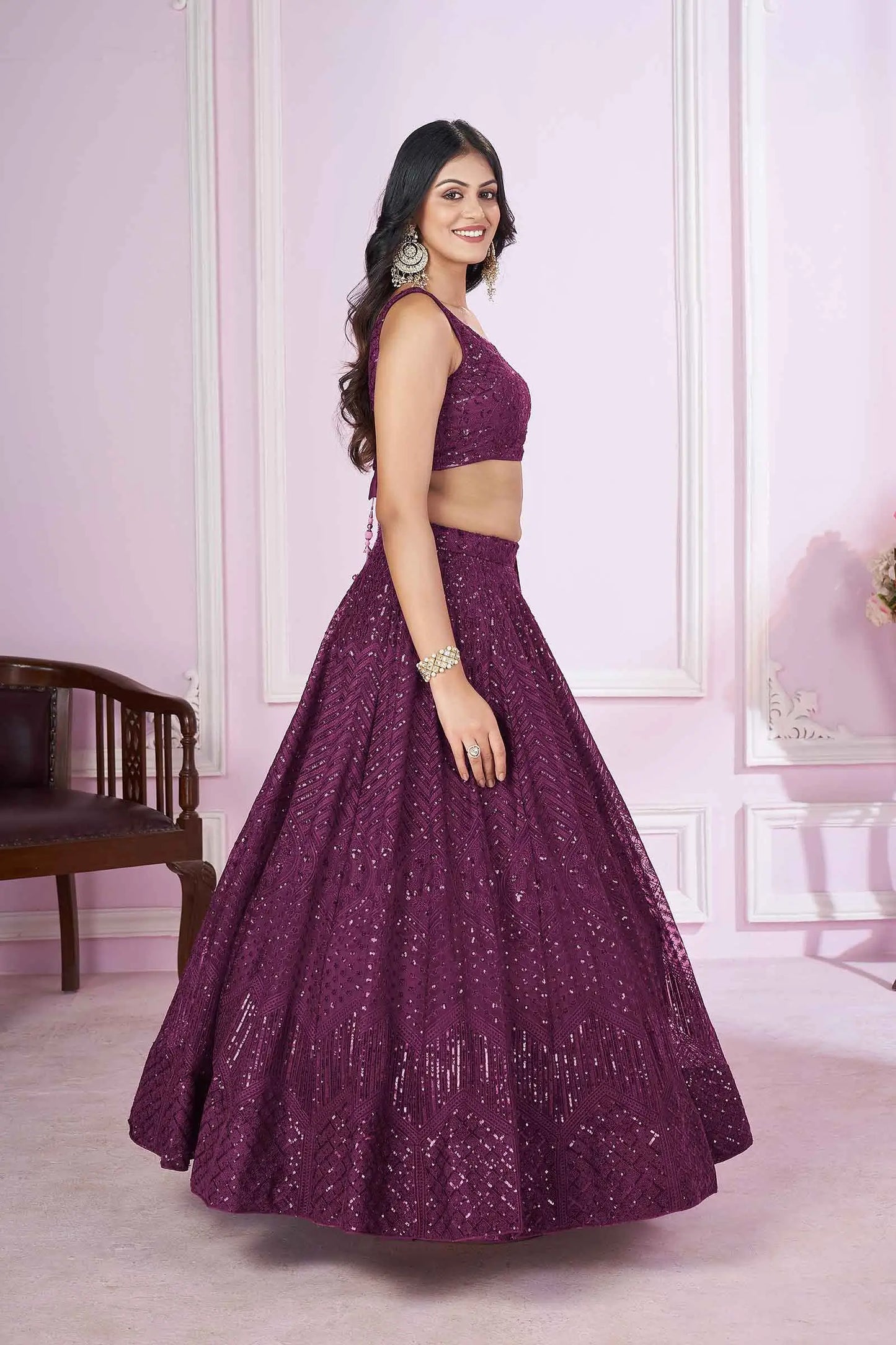 Lehenga en tulle couleur violet doux avec travail de broderie à sequins et fil COLLECTION PRISHA
