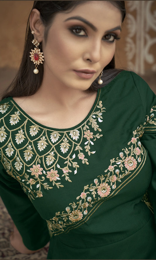Haut Kurta long vert manches longues avec broderies en Maslin