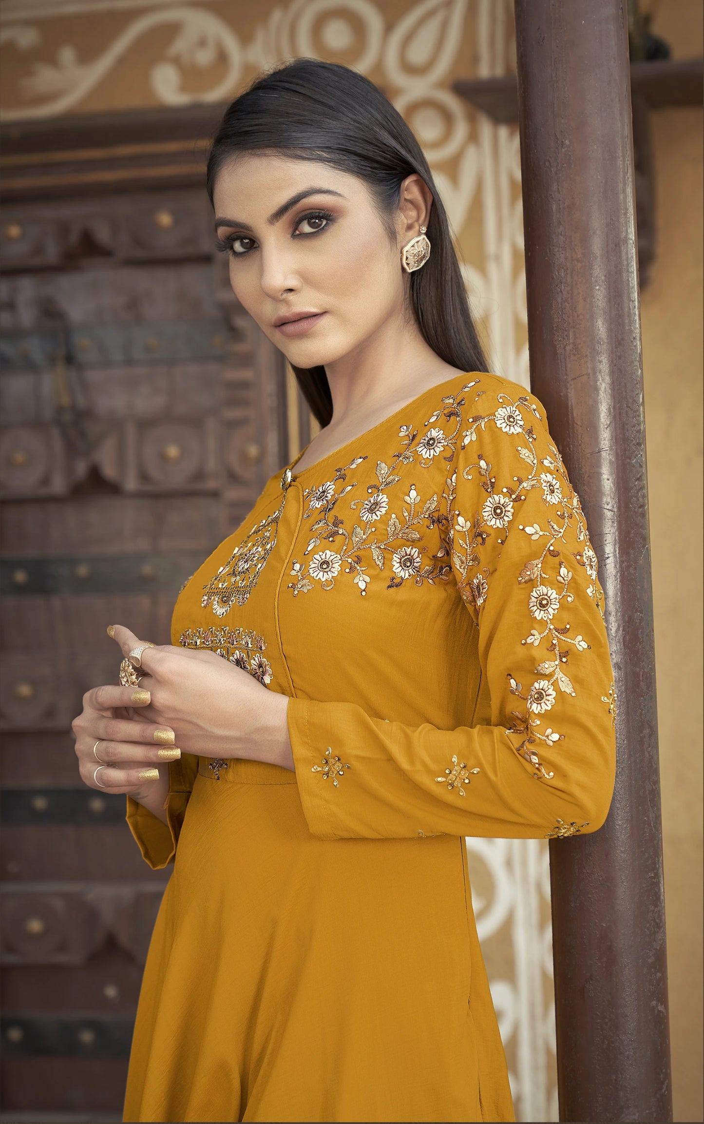 Senfgelbes langärmliges Kurta-Oberteil mit Maslin-Stickerei