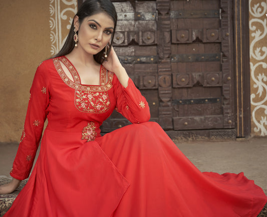 Haut Kurta long orange vif manches longues avec broderies en Maslin