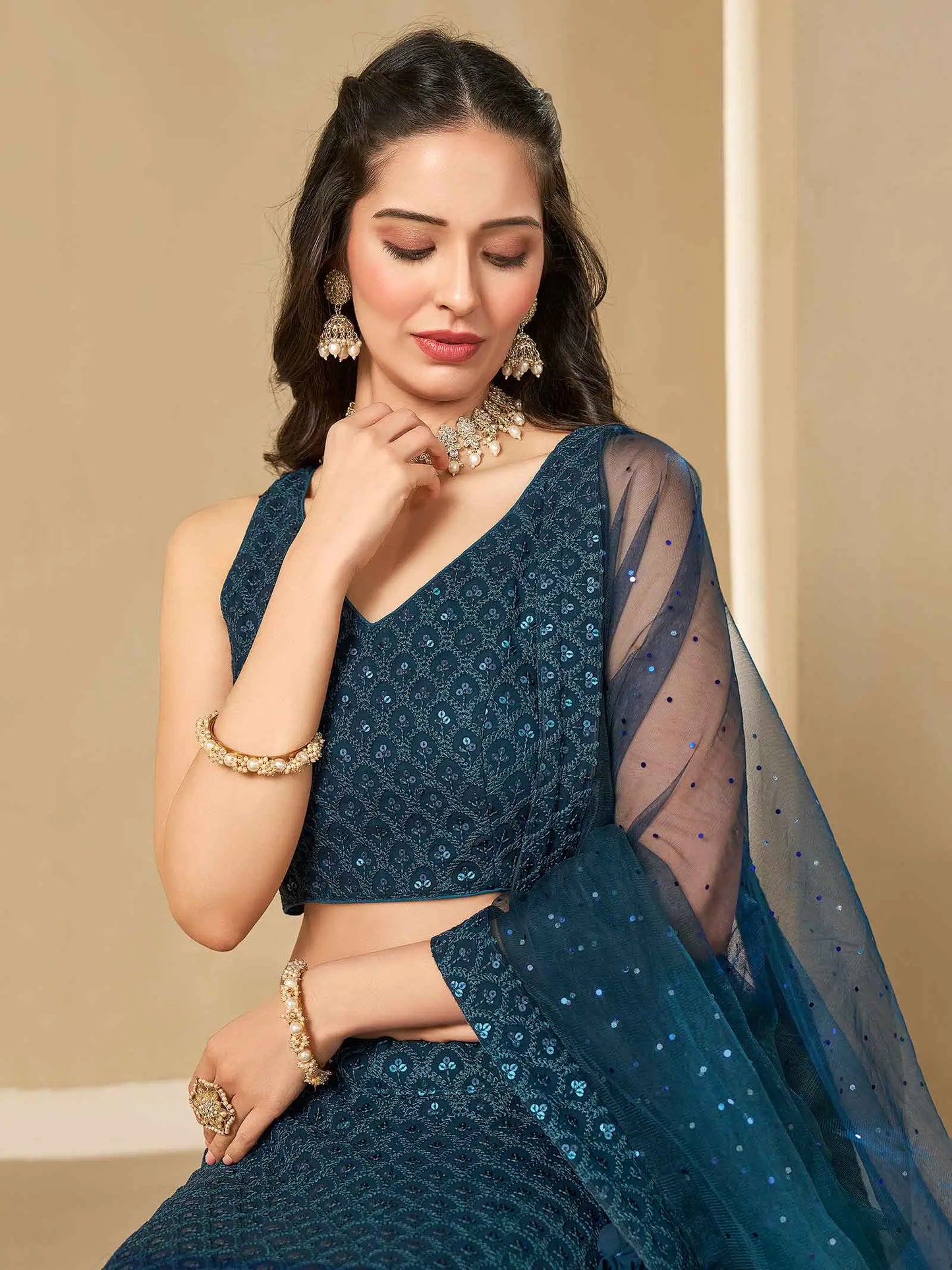 Üppiger blaugrüner Georgette-Lehenga mit Paillettenstickerei und Dupatta