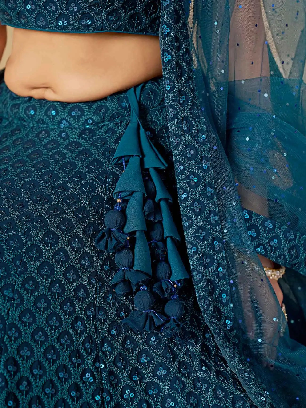 Üppiger blaugrüner Georgette-Lehenga mit Paillettenstickerei und Dupatta