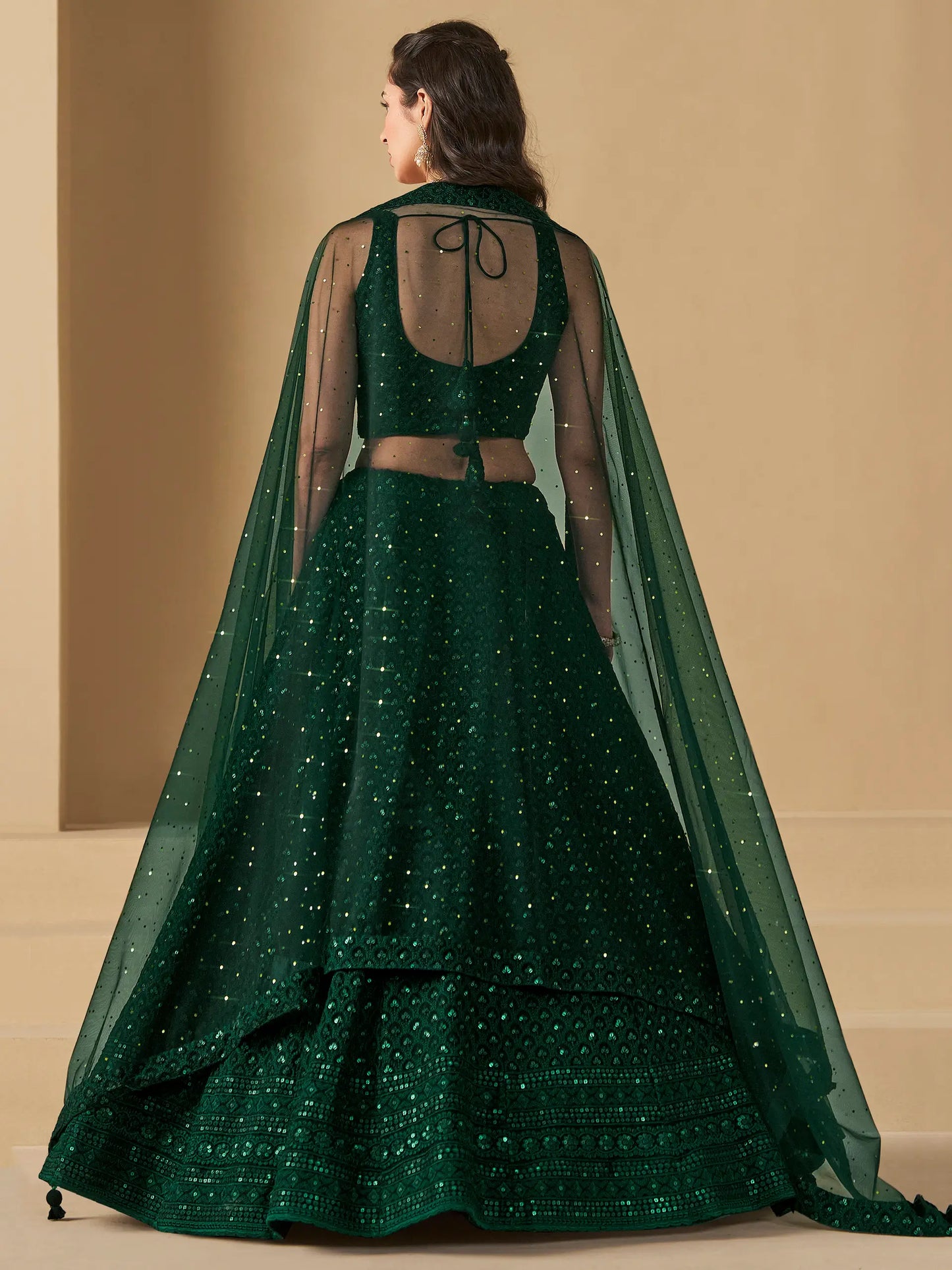 Üppiger dunkelgrüner Abend-Lehenga mit Paillettenstickerei und Dupatta