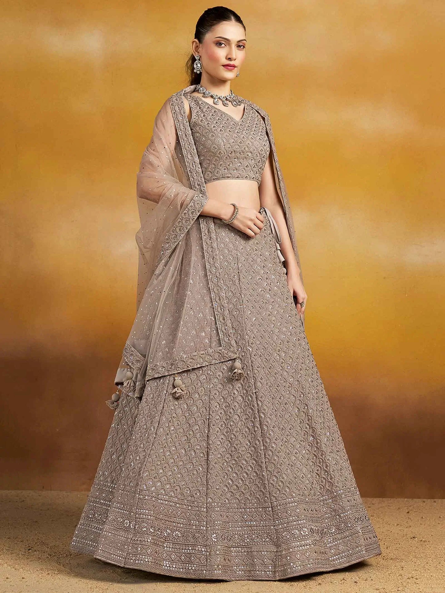 Üppiger grauer Abend-Lehenga mit Paillettenstickerei und Dupatta