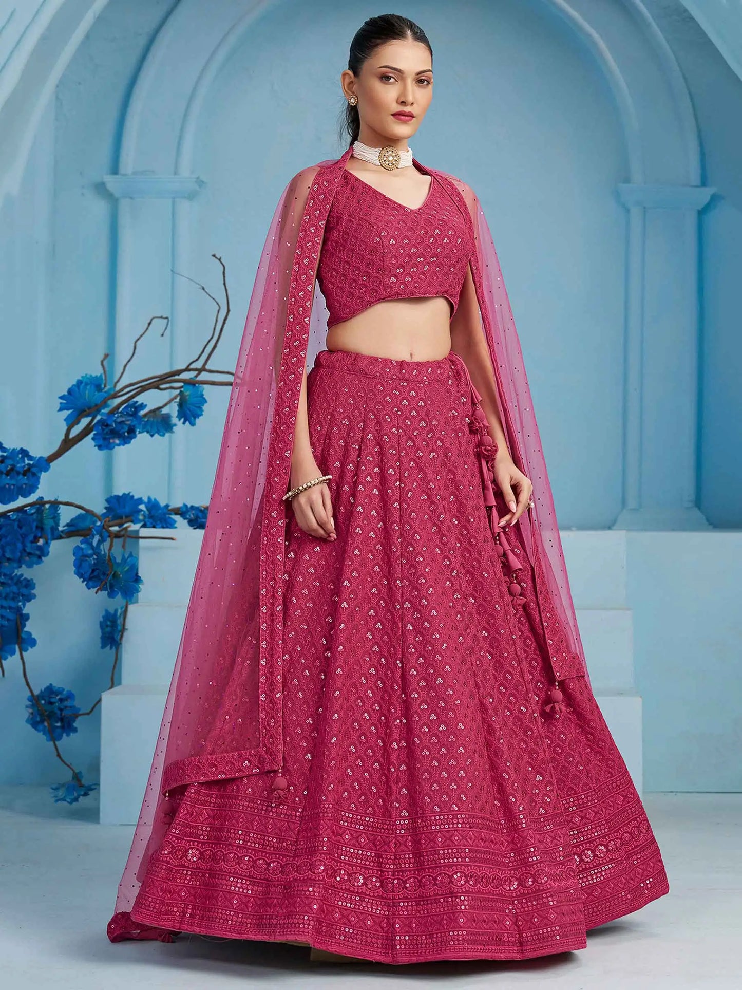 Üppiger Barbie Puderrosa Lehenga für den Abend mit Paillettenstickerei und Dupatta