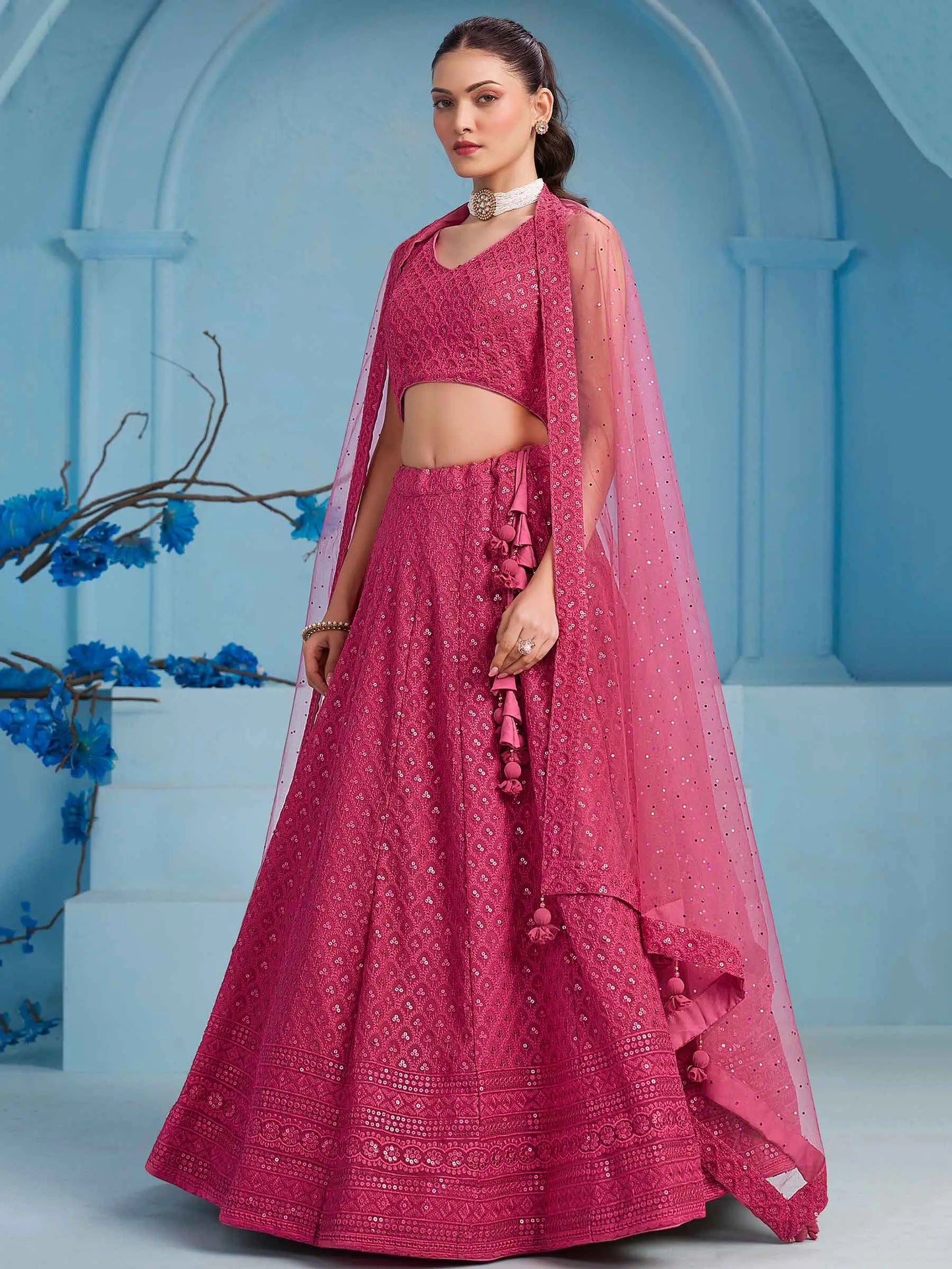 Üppiger Barbie Puderrosa Lehenga für den Abend mit Paillettenstickerei und Dupatta