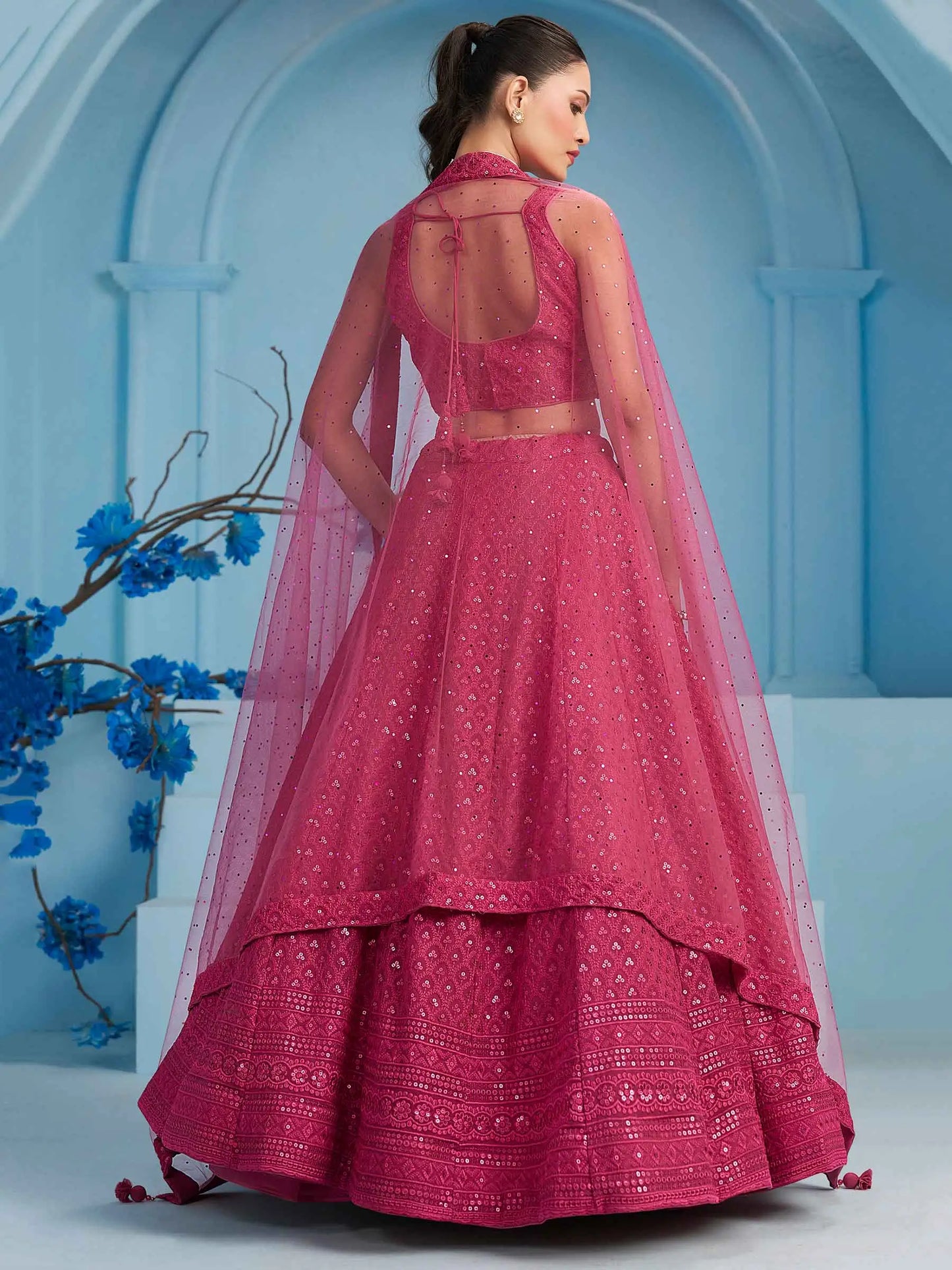 Üppiger Barbie Puderrosa Lehenga für den Abend mit Paillettenstickerei und Dupatta