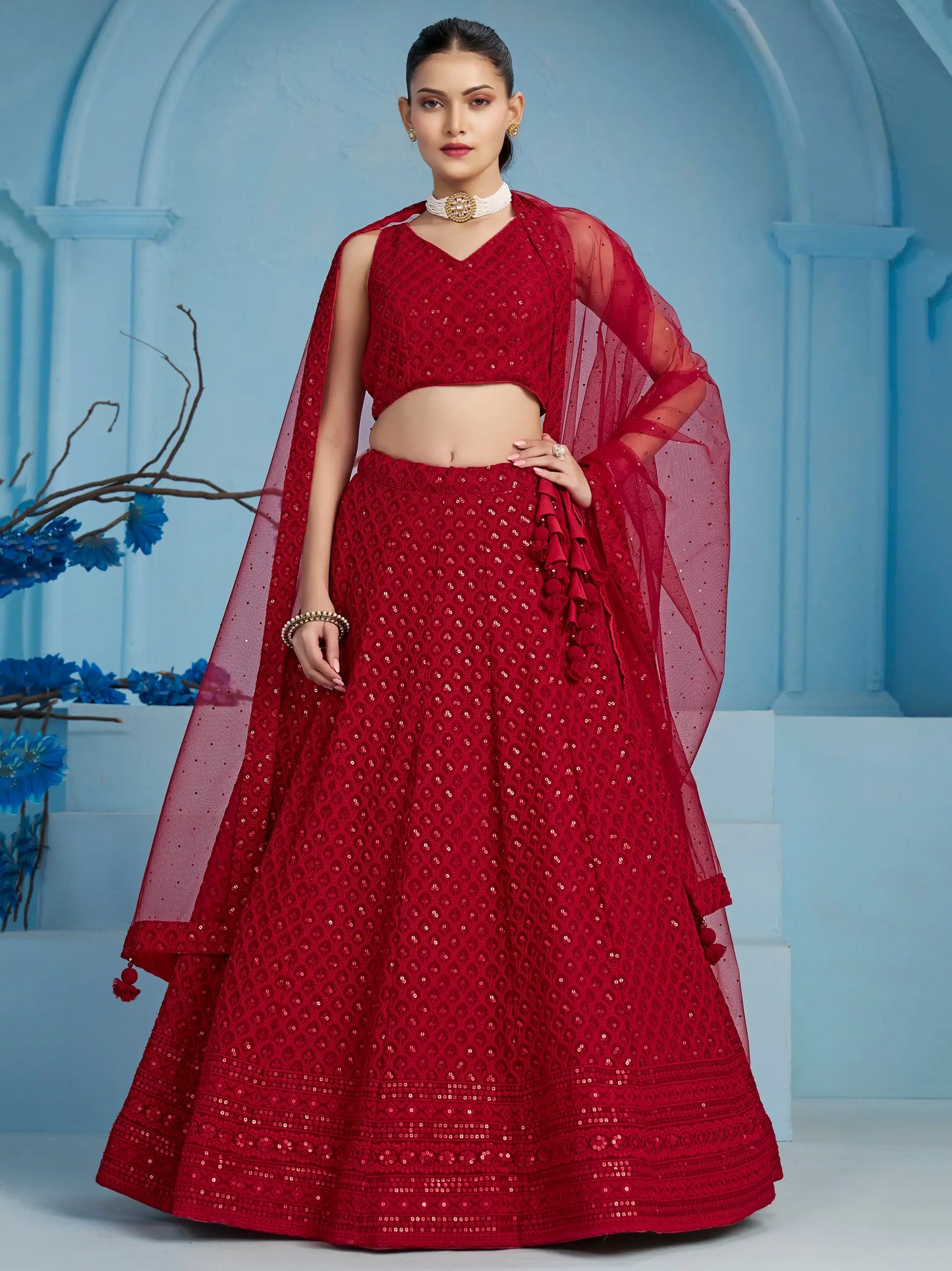 Lehenga rouge de soirée avec broderie de sequins et dupatta assorti