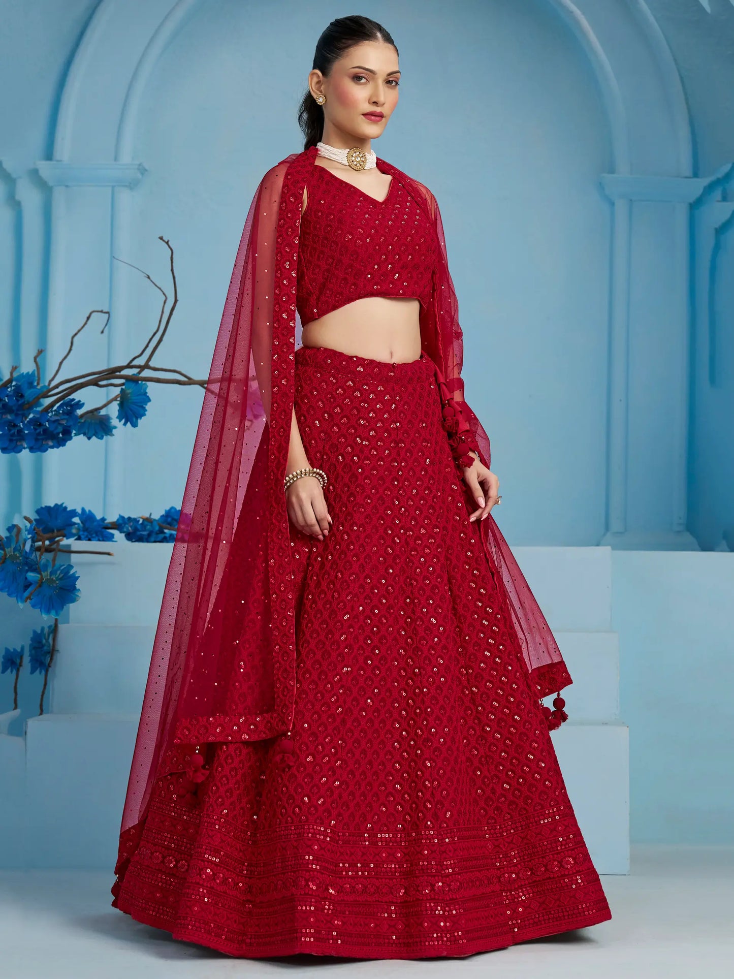 Lehenga rouge de soirée avec broderie de sequins et dupatta assorti