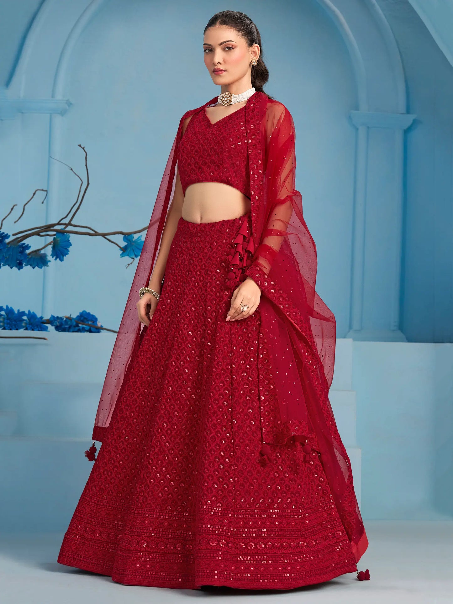 Lehenga rouge de soirée avec broderie de sequins et dupatta assorti