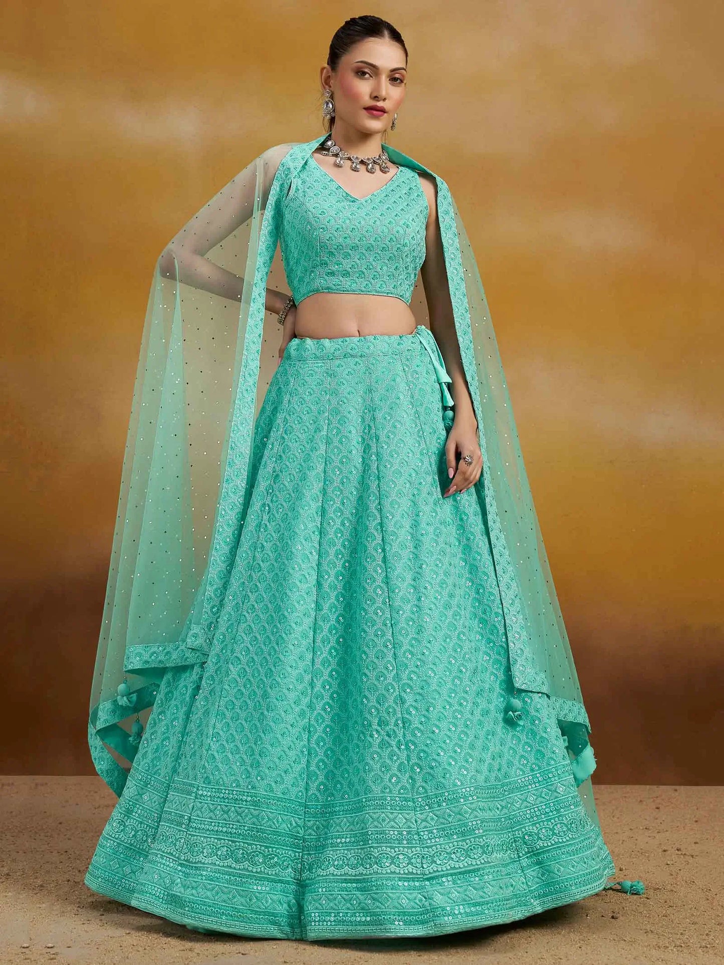 Lehenga bleu ciel somptueux avec broderie en sequins et dupatta
