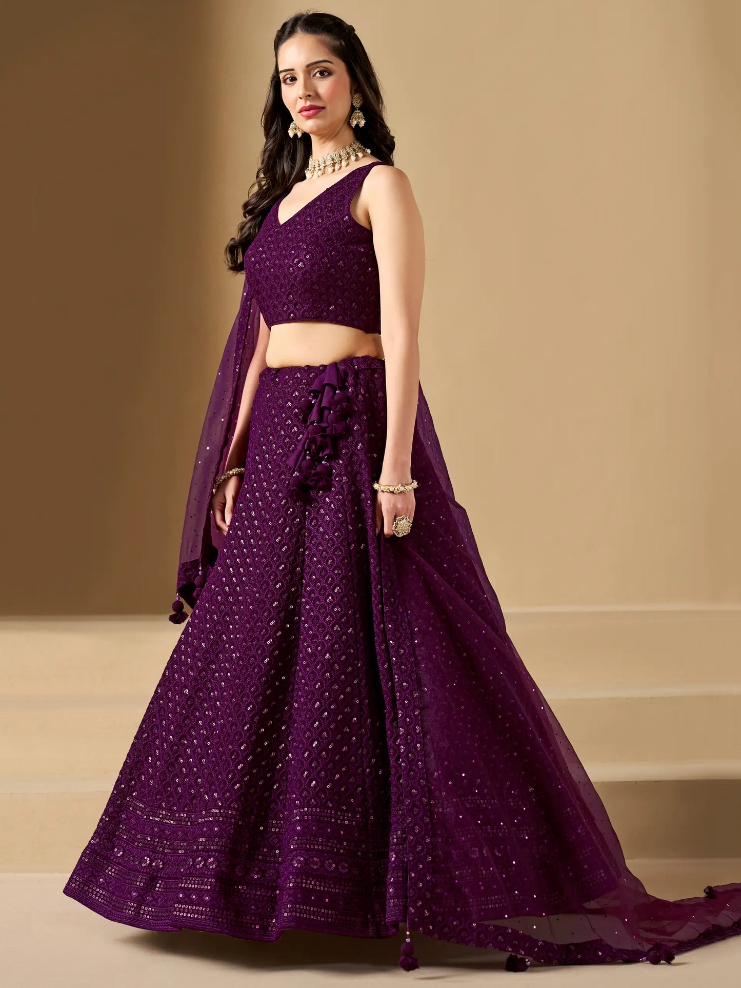 Üppiger traubenvioletter Abend-Lehenga mit Paillettenstickerei und Dupatta