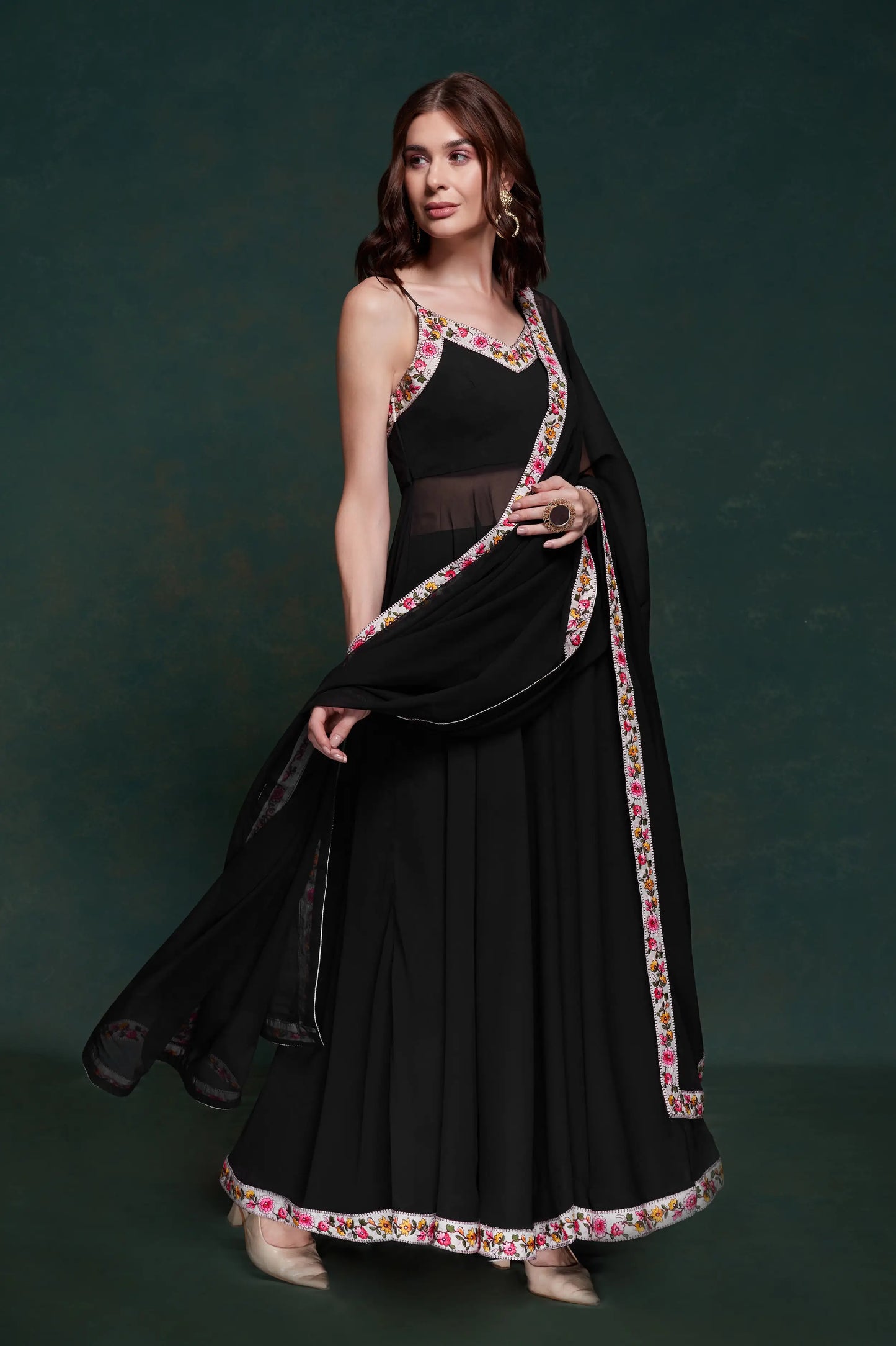 Schwarzer Georgette-Salwar-Anzug mit trendigem Dupatta