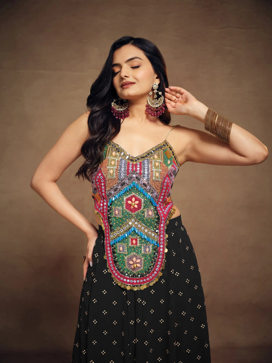 Ensemble coordonné en soie noire avec broderie artisanale indo-occidental