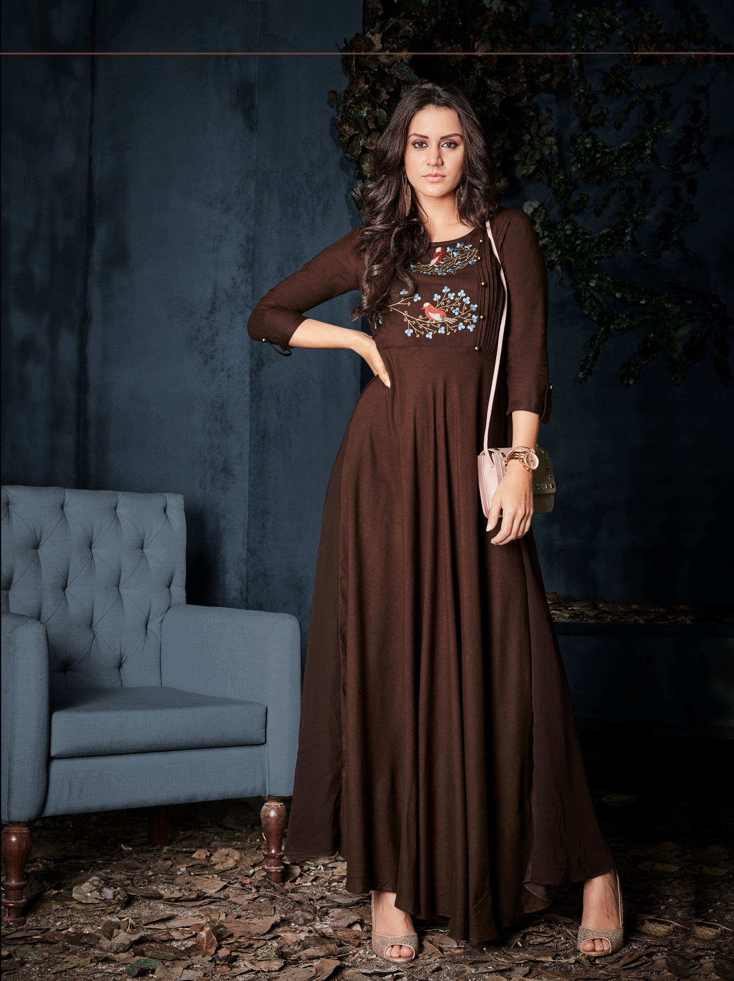 Dunkelbraunes langes Kurta-Oberteil aus Viskose mit Details
