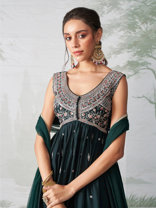 Robe Anarkali en georgette vert sarcelle foncé, brodée de fils multicolores, avec dupatta