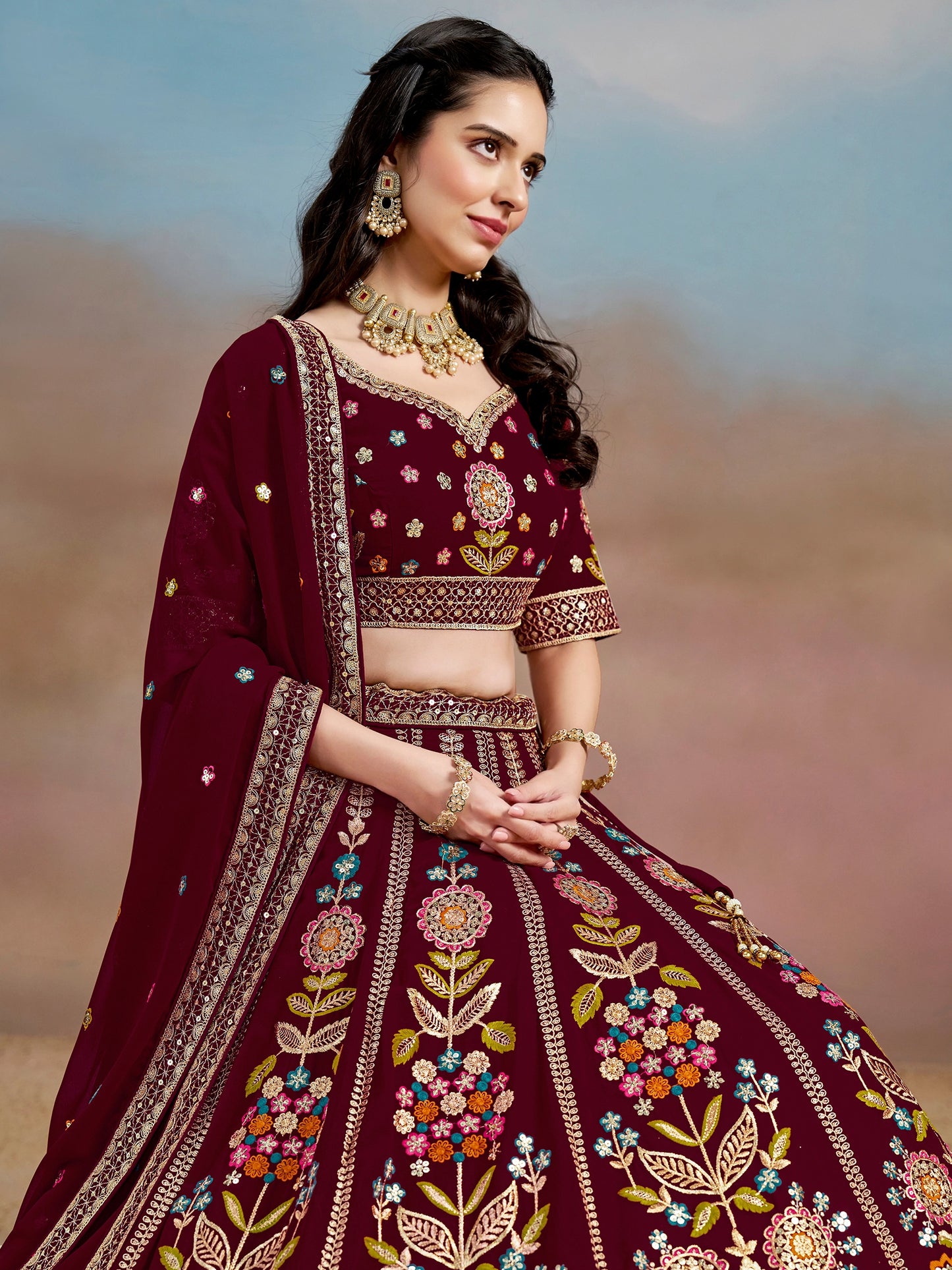 Rosa 3-teiliges Lehenga-Jacken-Set (Koti) mit Stickdetails