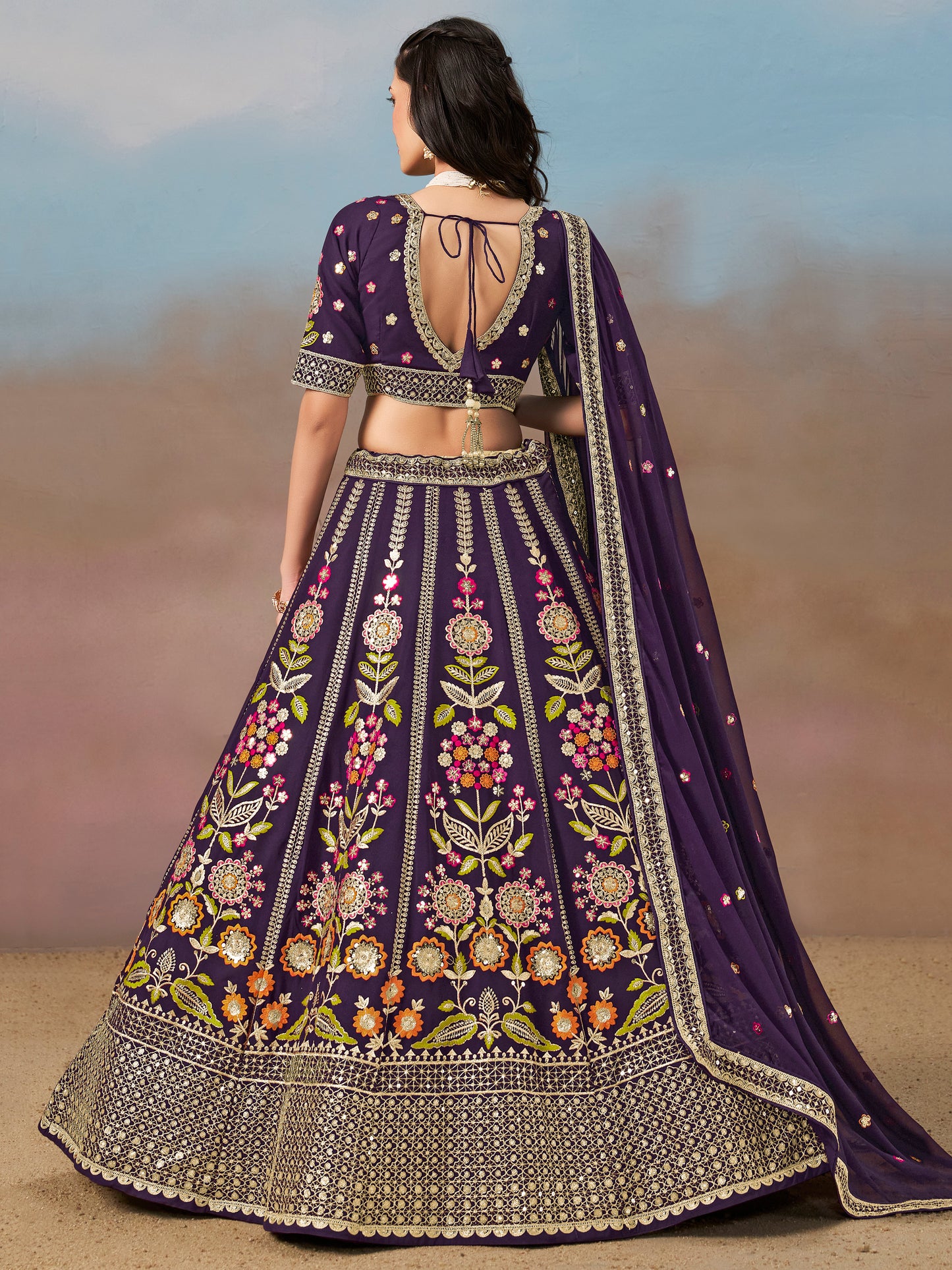 Rosa 3-teiliges Lehenga-Jacken-Set (Koti) mit Stickdetails