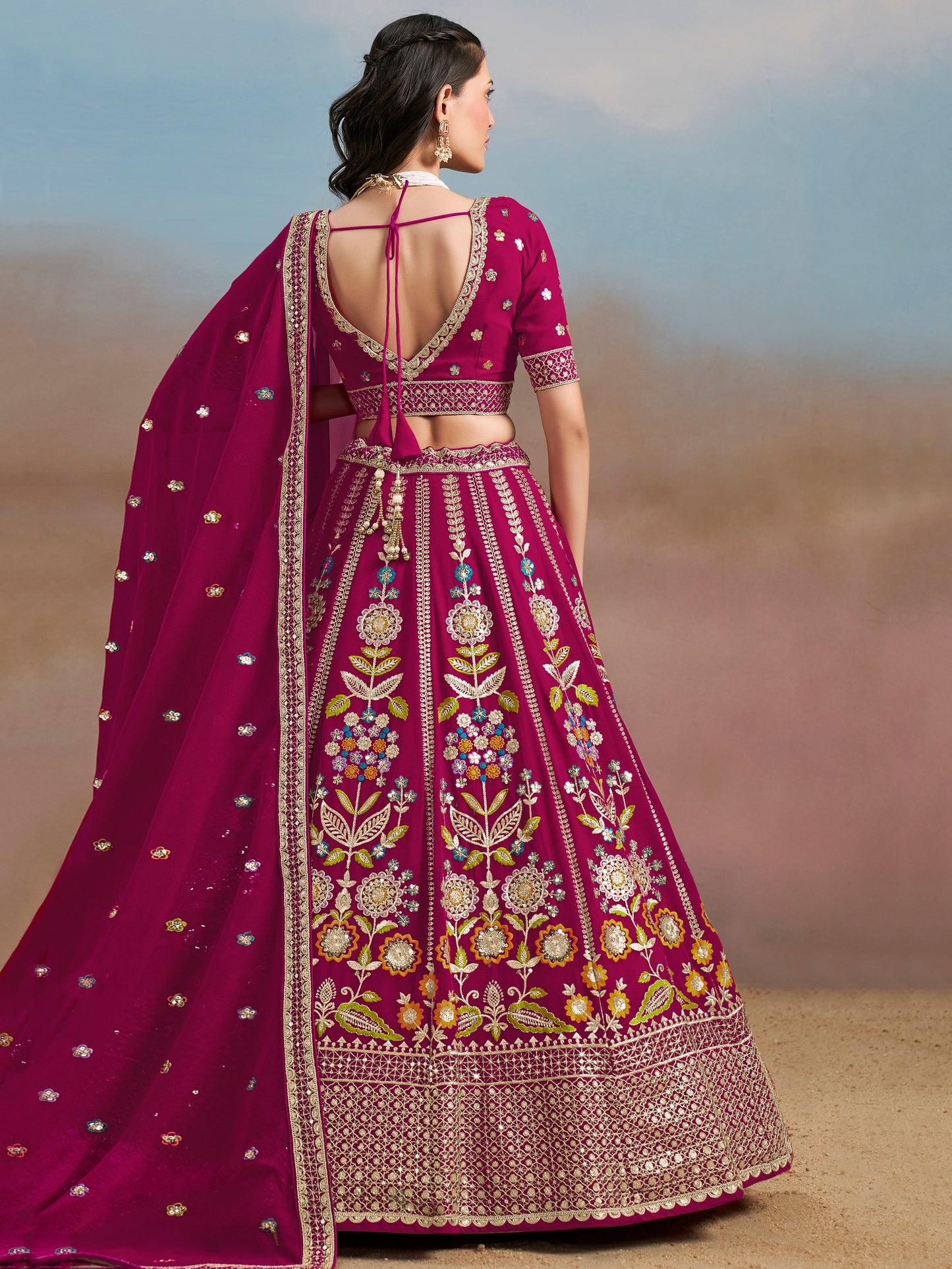 Rosa 3-teiliges Lehenga-Jacken-Set (Koti) mit Stickdetails