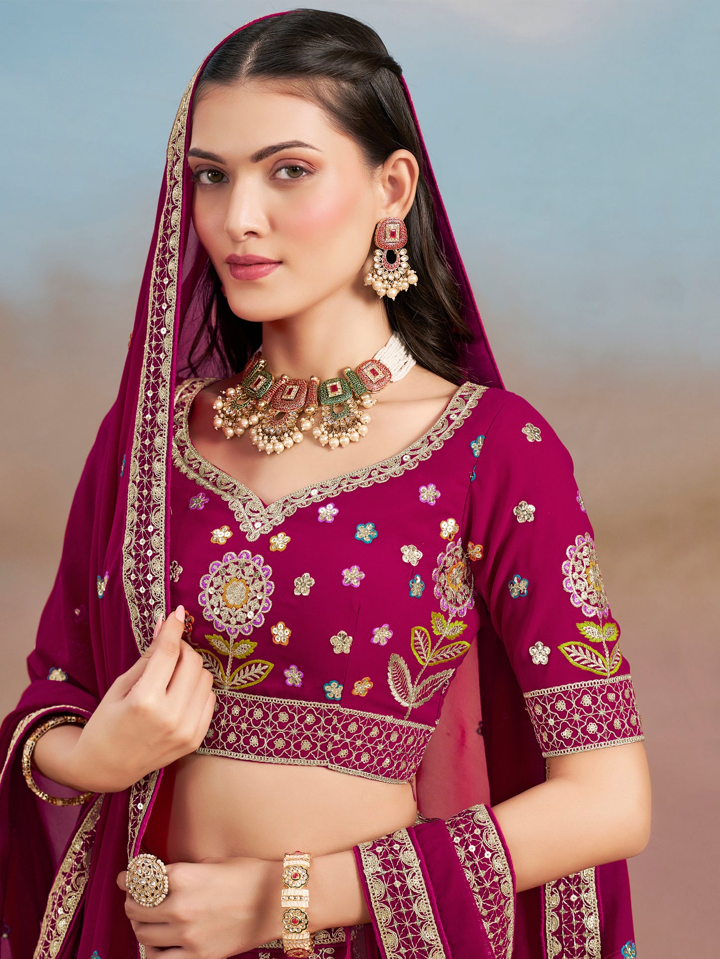 Rosa 3-teiliges Lehenga-Jacken-Set (Koti) mit Stickdetails