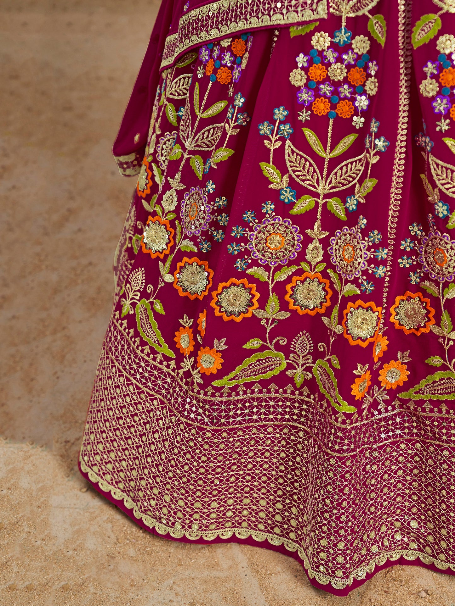 Rosa 3-teiliges Lehenga-Jacken-Set (Koti) mit Stickdetails