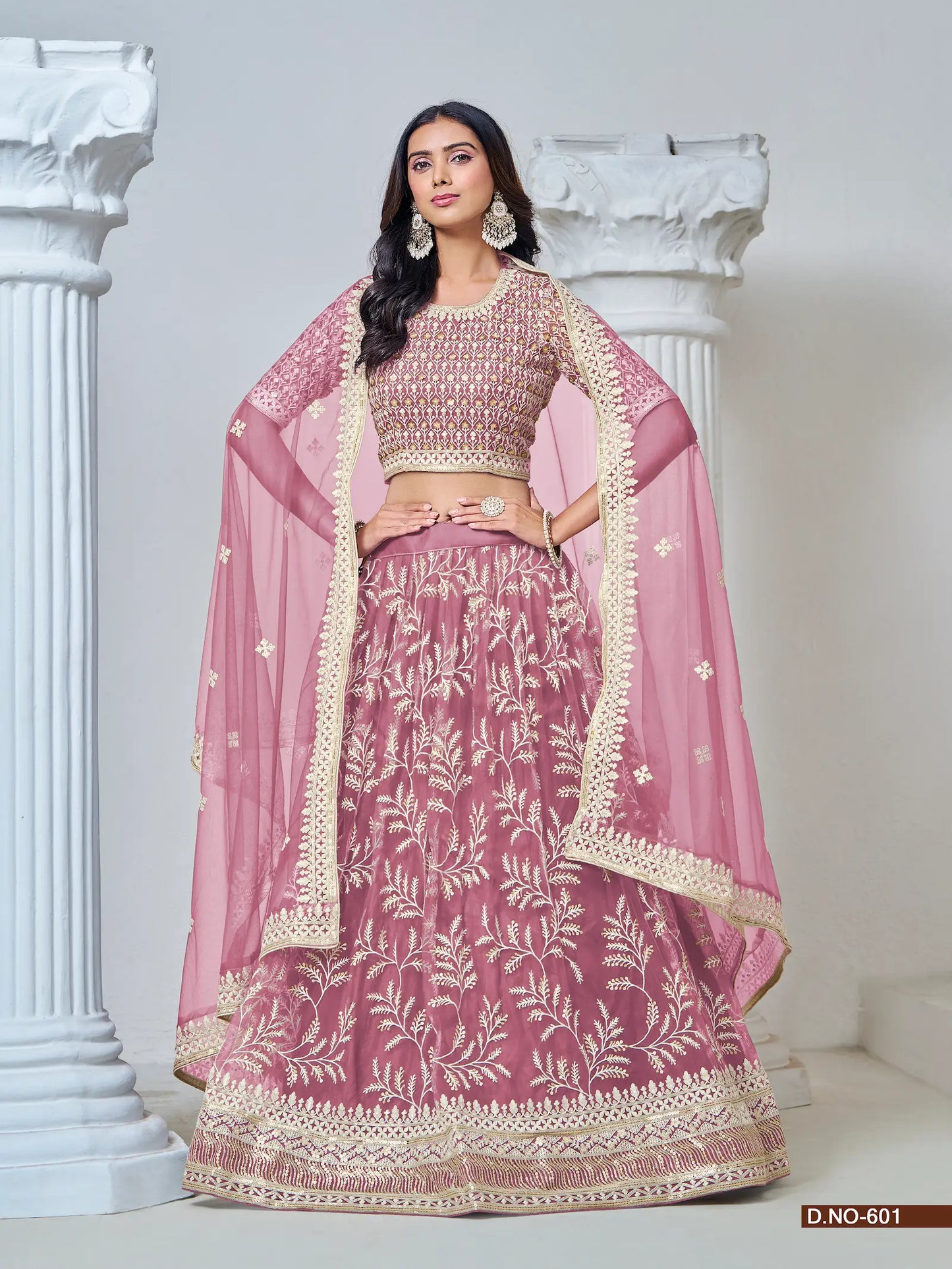 Zartrosa Tüll-Lehenga-Choli mit Fadenstickerei und Pailletten