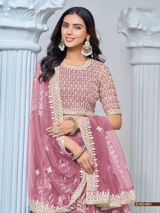 Lehenga choli en tulle rose blush avec broderie au fil et sequins