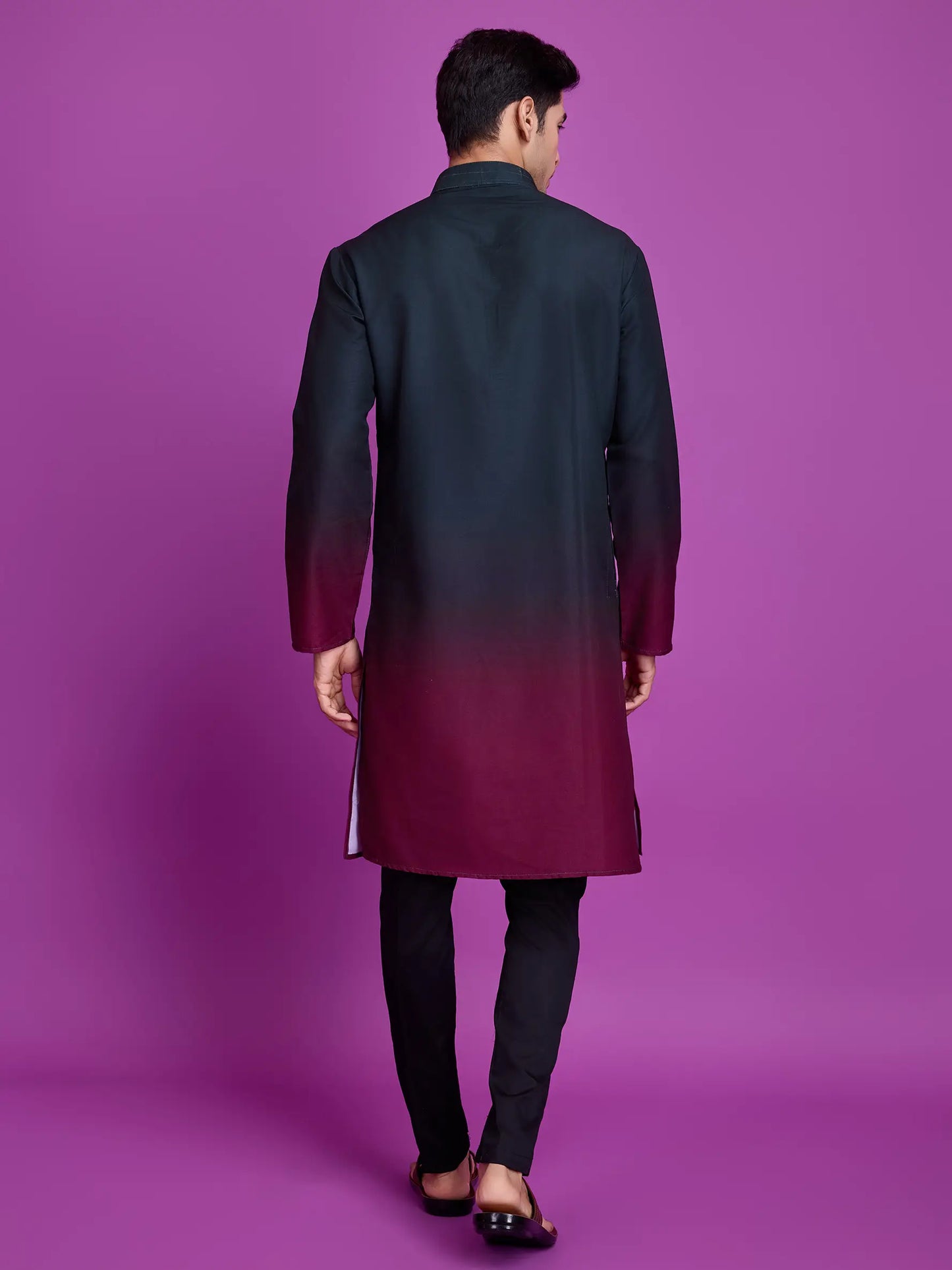 Grünes und burgunderfarbenes Viskose-Kurta mit Handspiegelarbeit