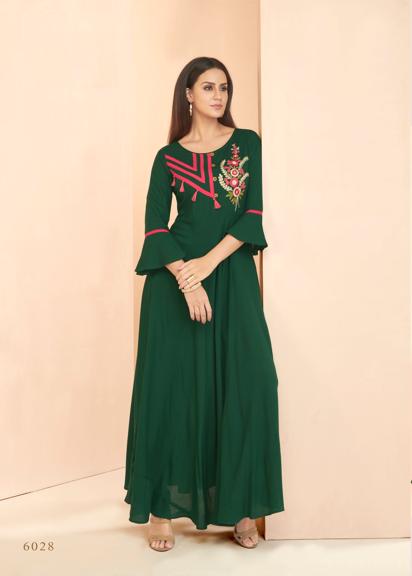 Grünes, langes Kurta-Oberteil im Rayon-Kleid-Stil mit Details