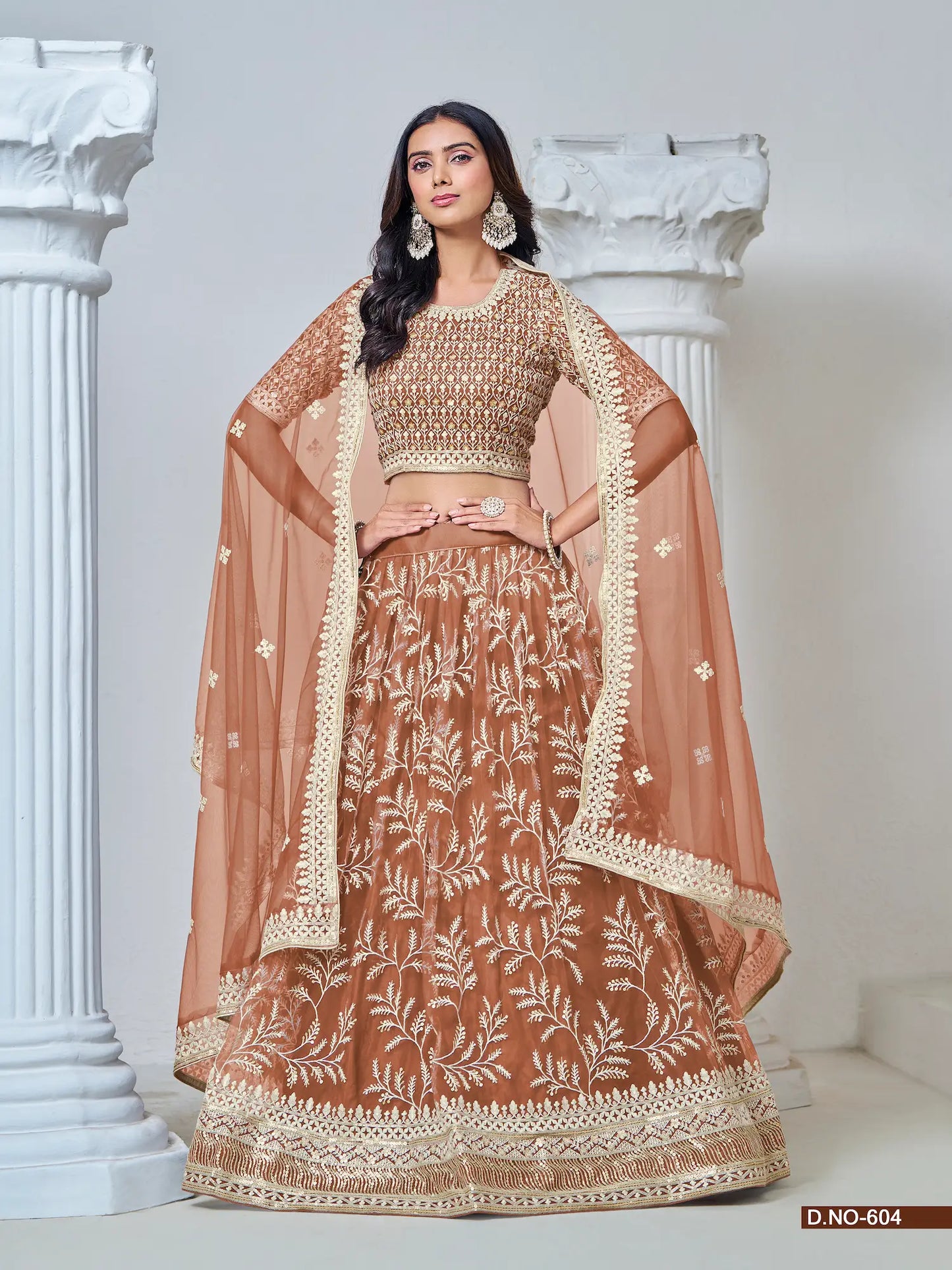 Rostorangefarbenes Lehenga Choli aus Netzstoff mit Fadenstickerei und Pailletten
