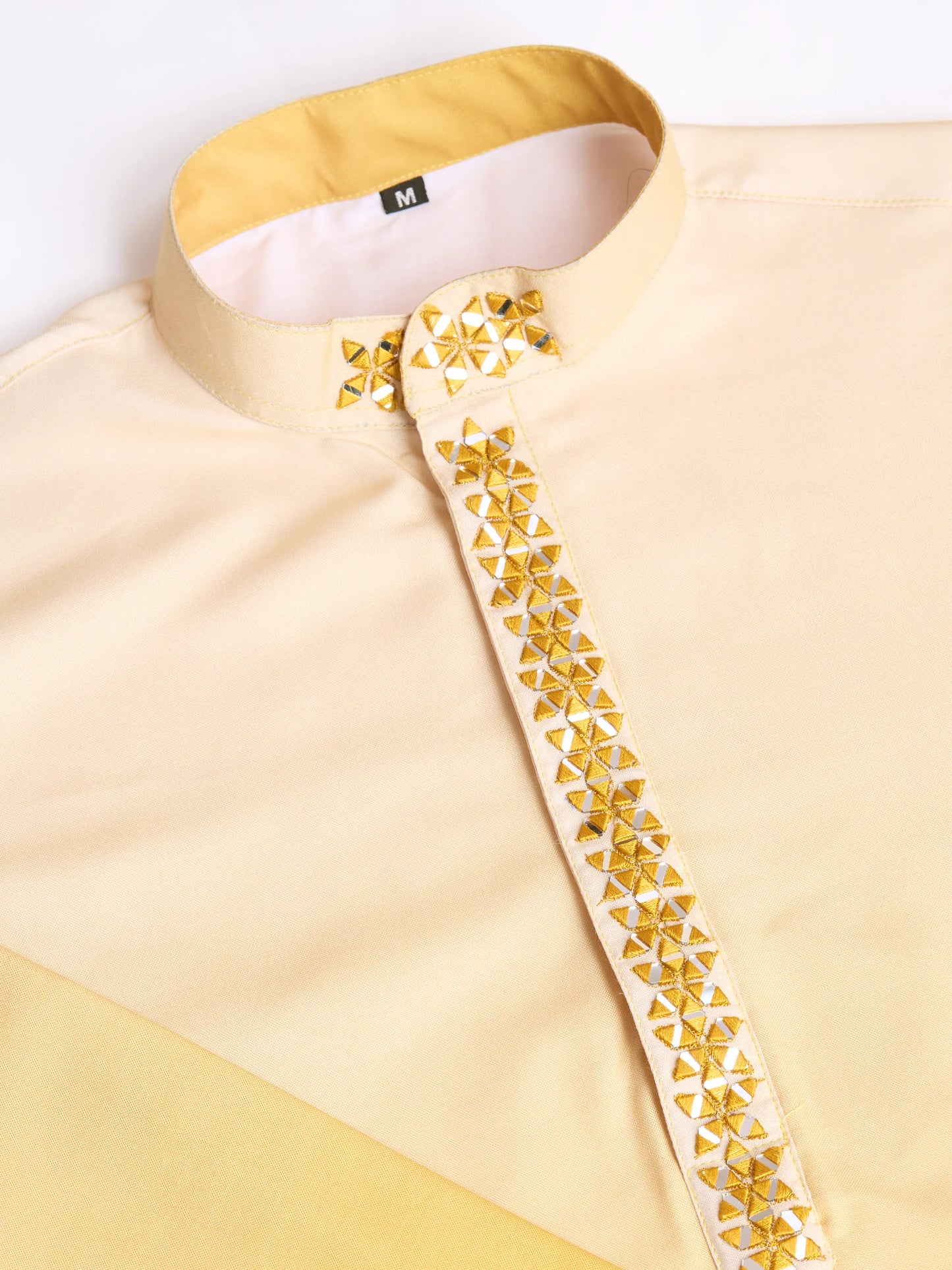 Gelbes Kurta mit Spiegelstickerei und Dupatta