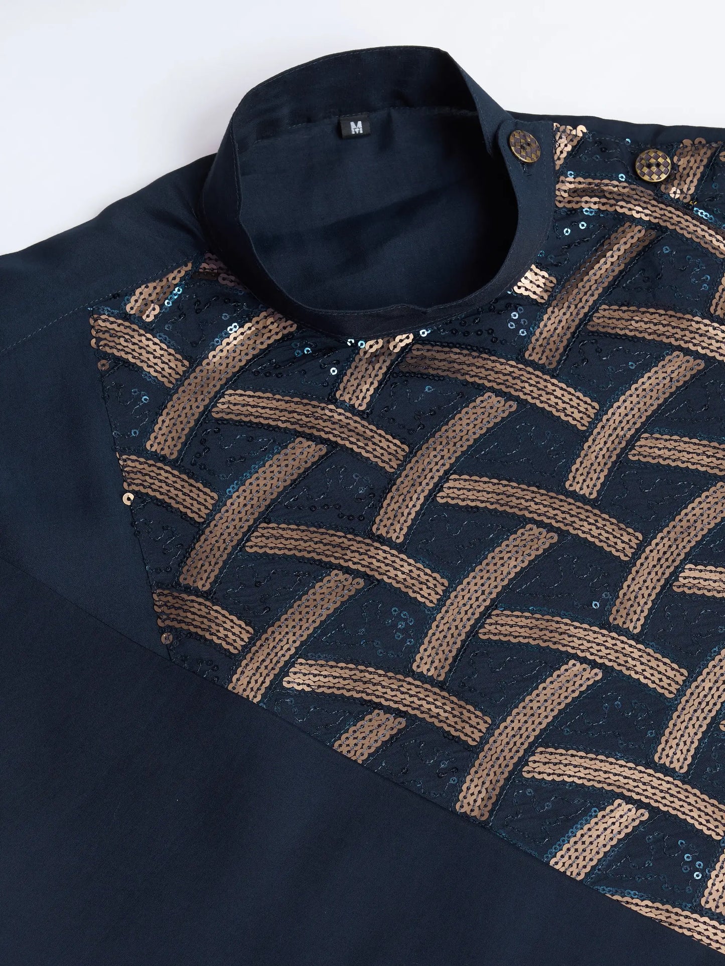 Marineblaue Seidenkurta, verziert mit Faden- und Paillettenstickerei, AAMAN COLLECTION