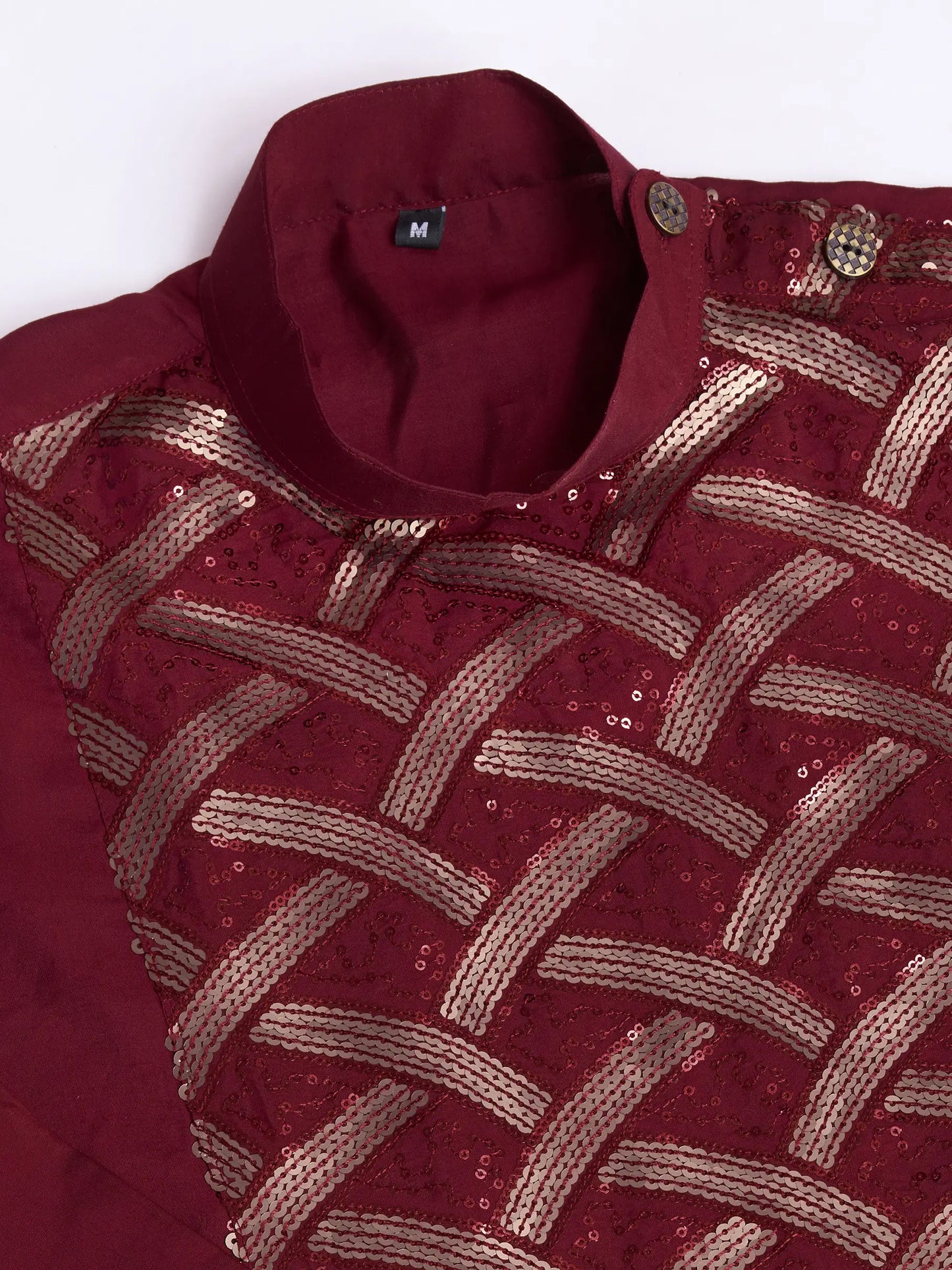 Burgunderfarbene Seidenkurta, verziert mit Faden- und Paillettenstickerei, AAMAN COLLECTION