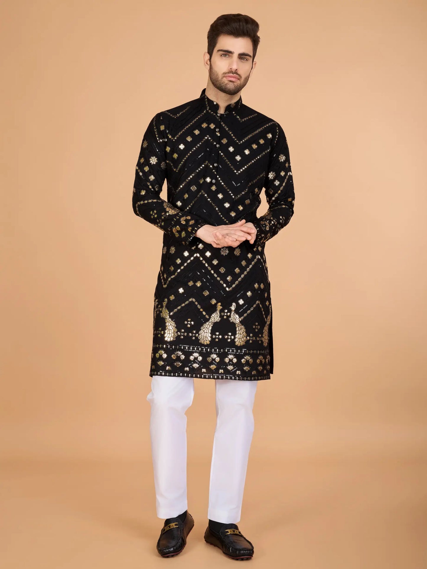 Schwarzes Kurta aus reinem Viskose mit Fadenstickerei und Pailletten