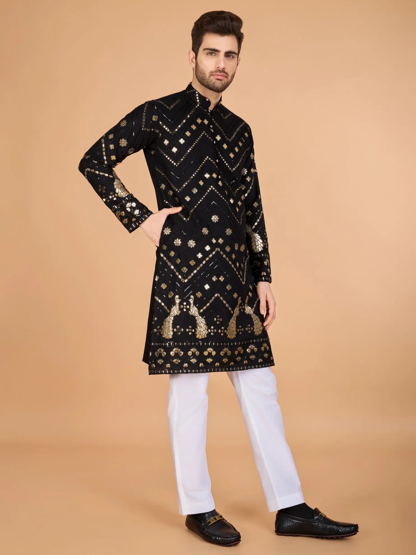 Schwarzes Kurta aus reinem Viskose mit Fadenstickerei und Pailletten