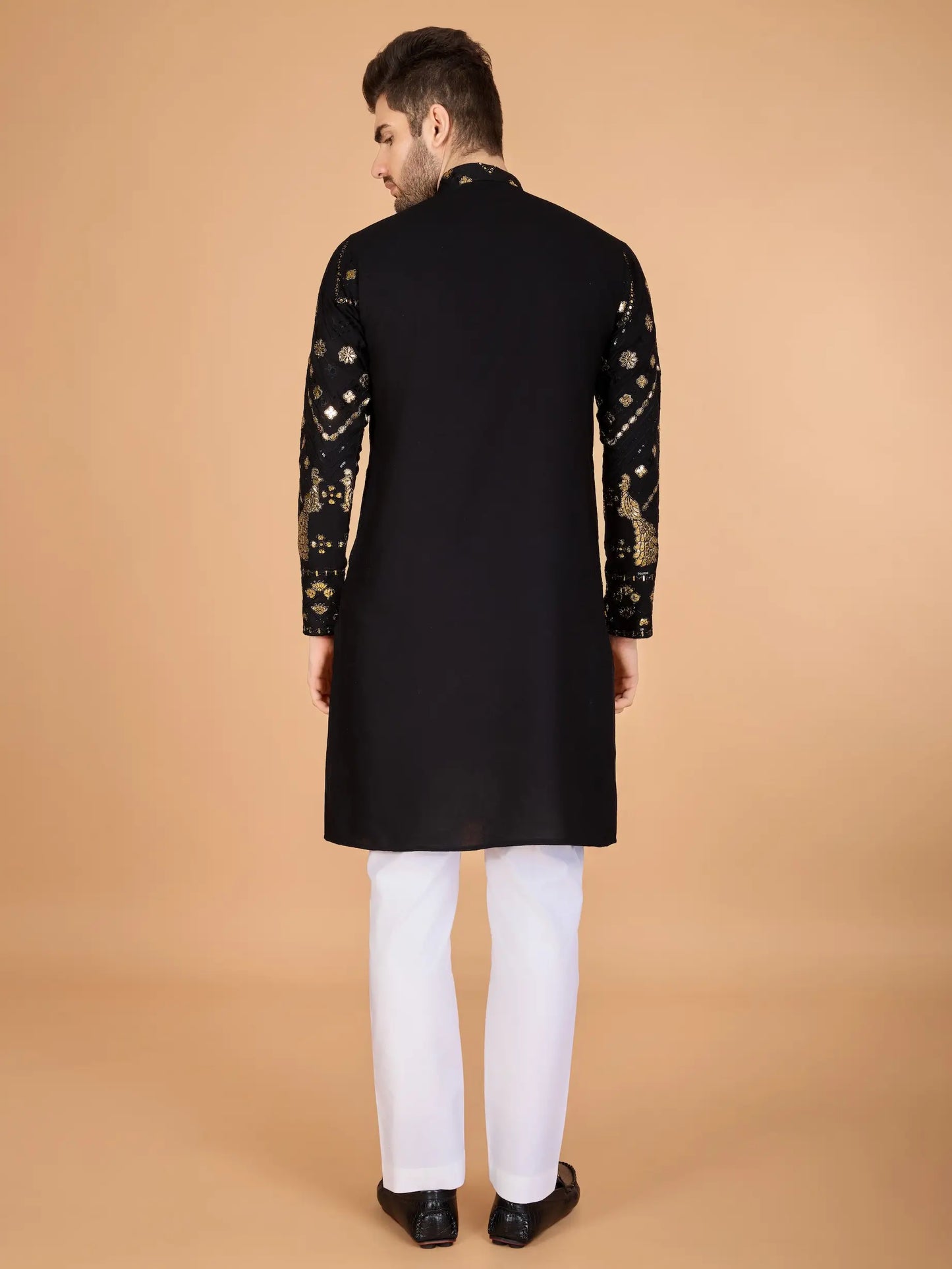 Schwarzes Kurta aus reinem Viskose mit Fadenstickerei und Pailletten