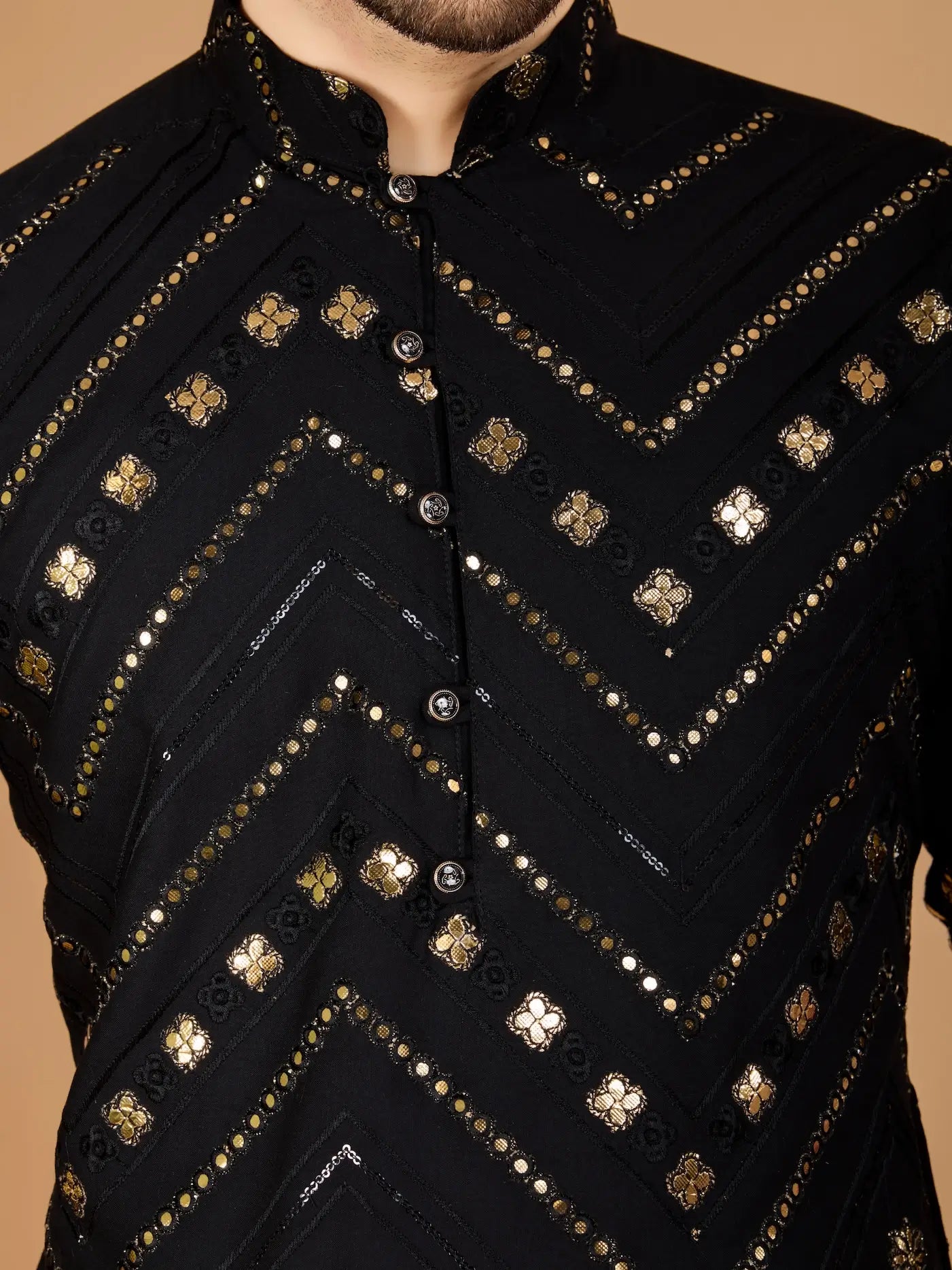 Schwarzes Kurta aus reinem Viskose mit Fadenstickerei und Pailletten
