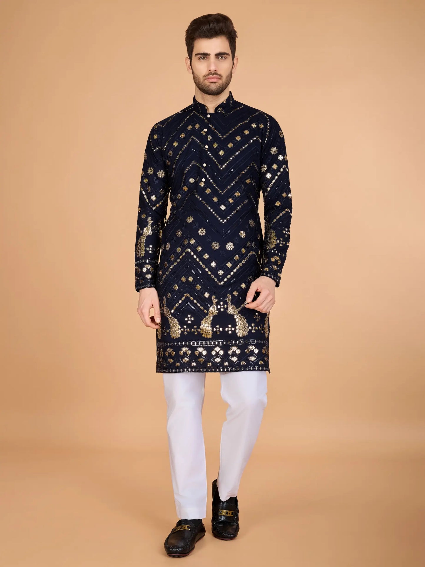 Marineblaues Kurta aus reinem Viskose mit Fadenstickerei und Pailletten