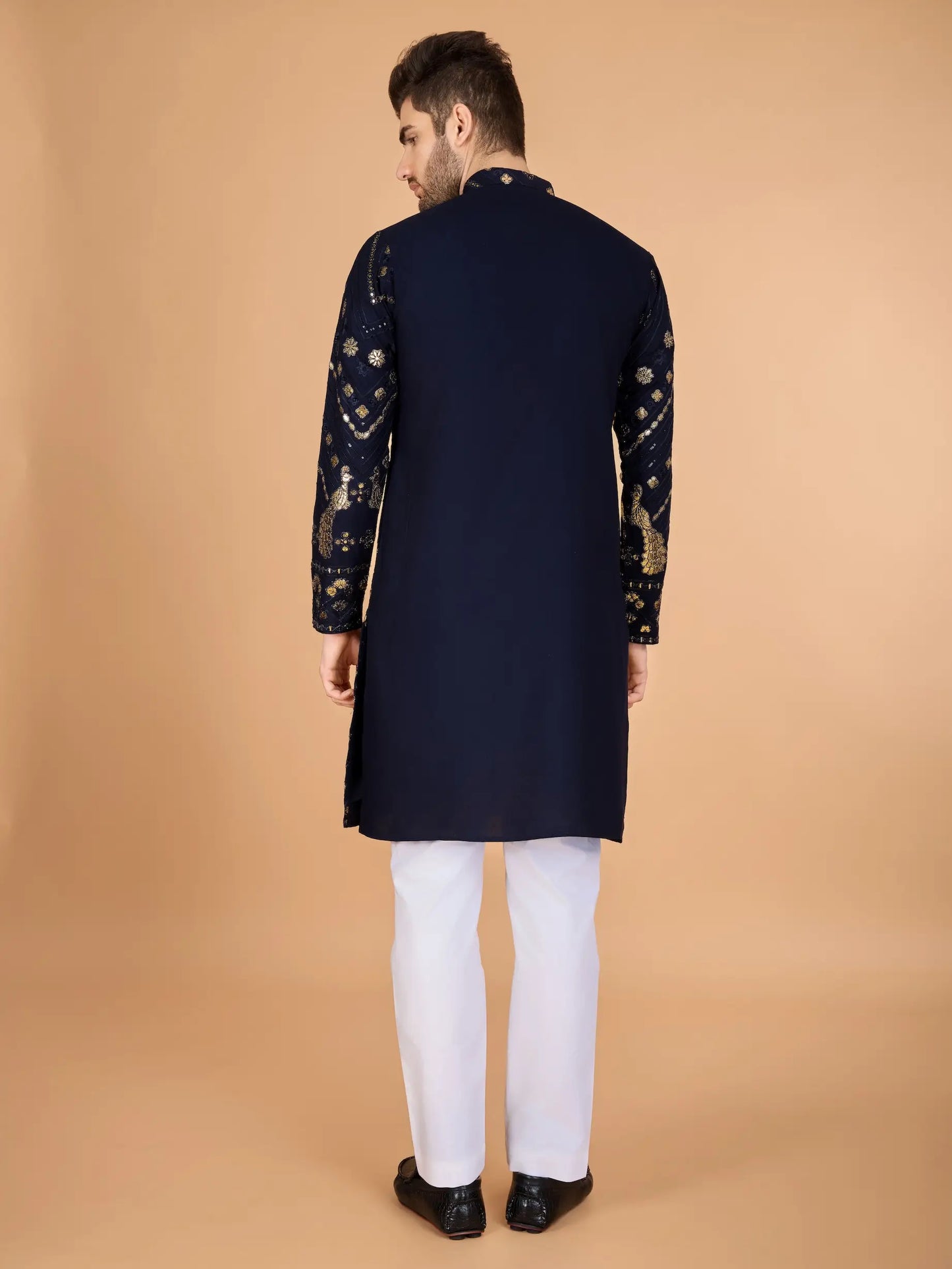 Marineblaues Kurta aus reinem Viskose mit Fadenstickerei und Pailletten