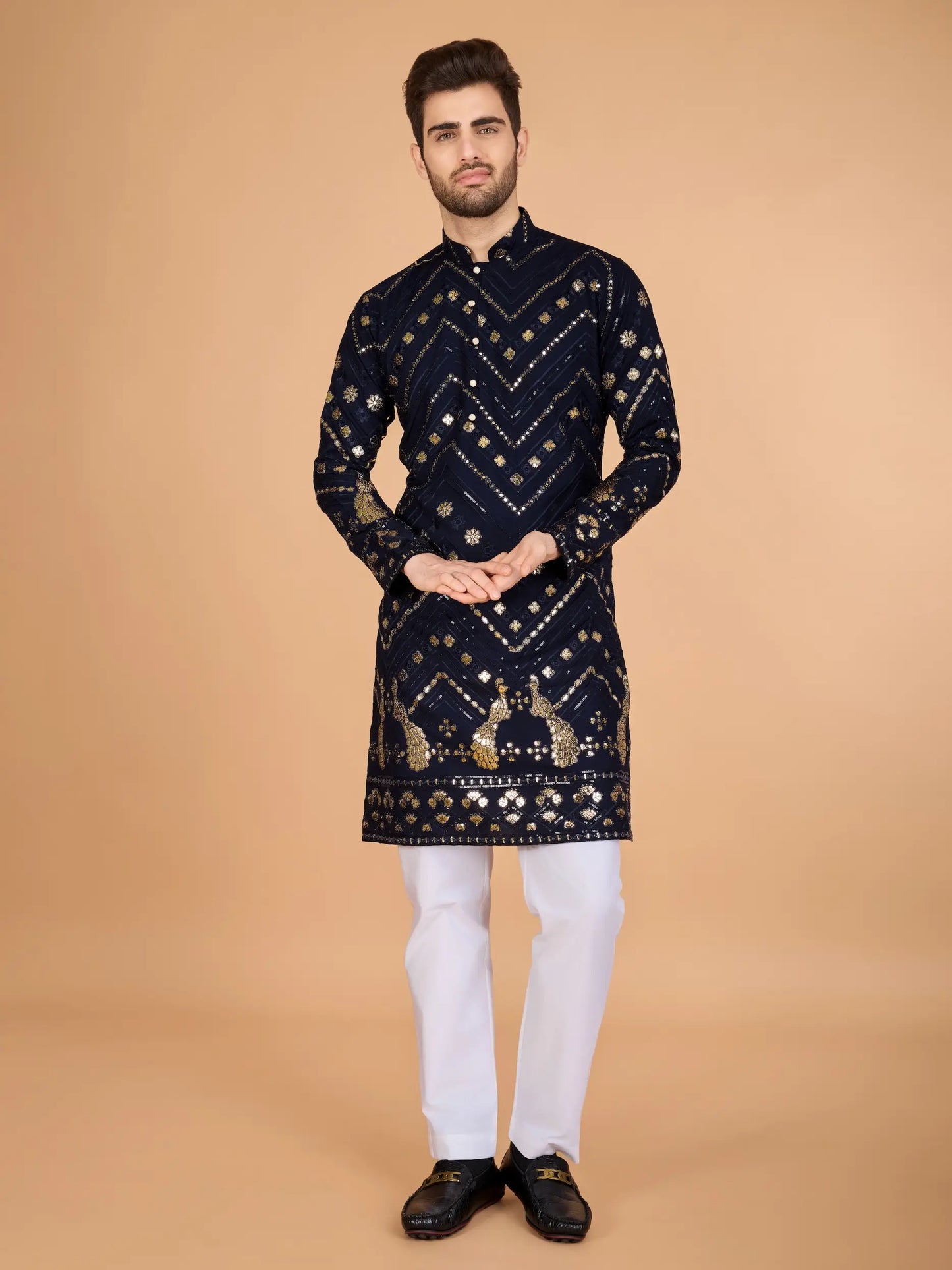 Marineblaues Kurta aus reinem Viskose mit Fadenstickerei und Pailletten