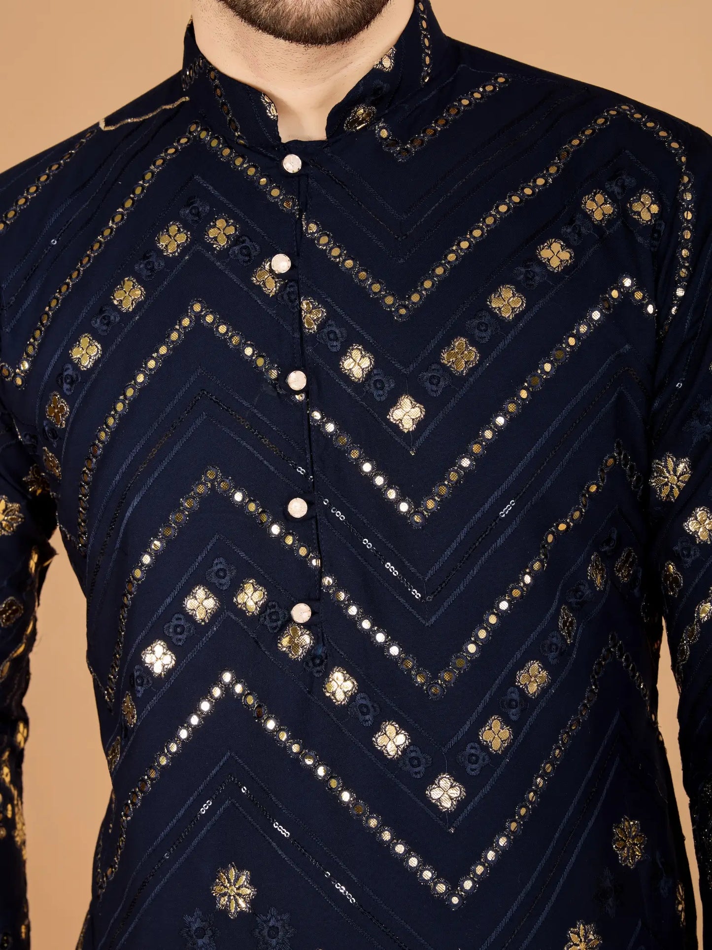 Marineblaues Kurta aus reinem Viskose mit Fadenstickerei und Pailletten