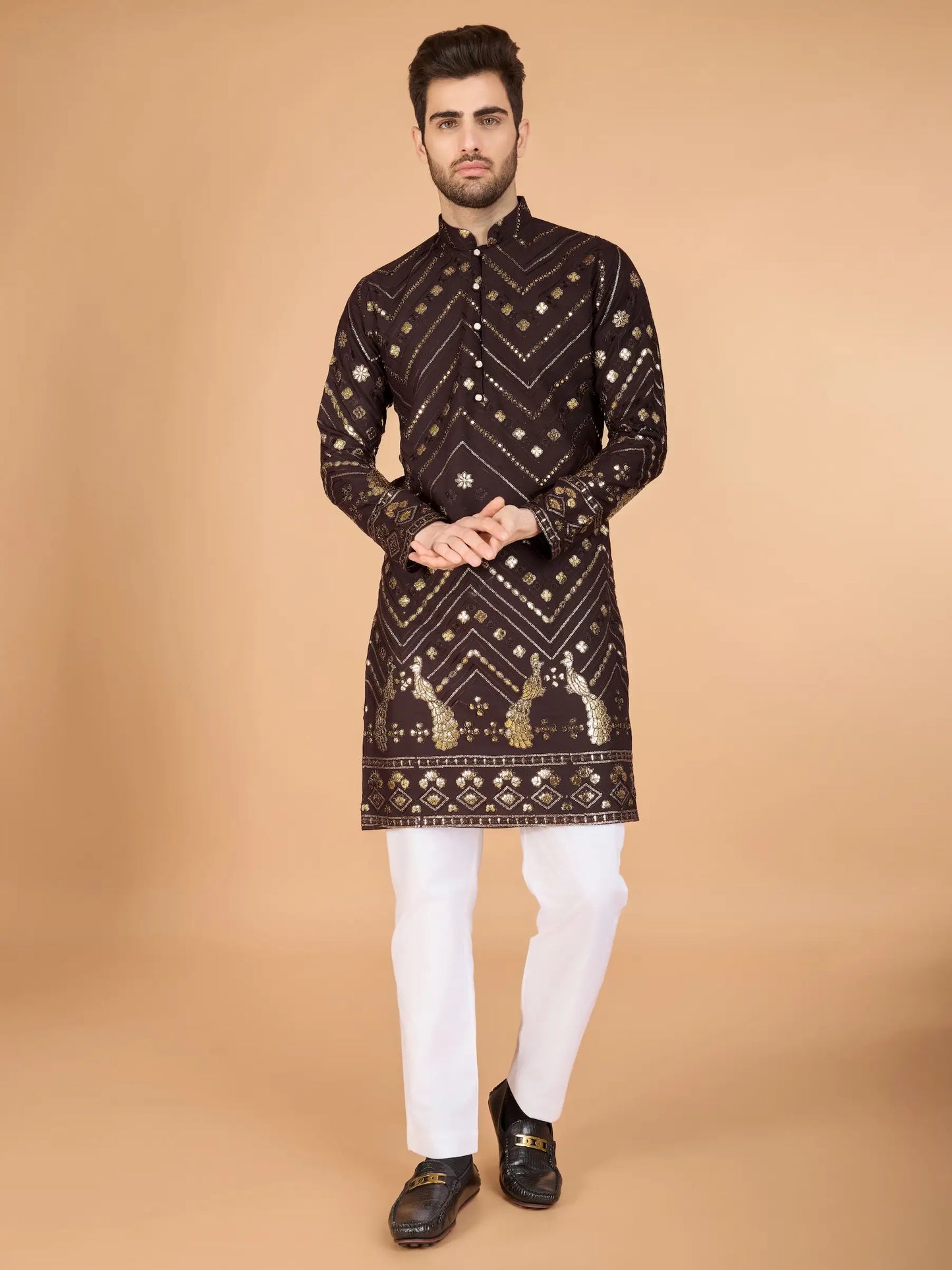 Braunes Kurta aus reinem Viskose mit Fadenstickerei und Pailletten