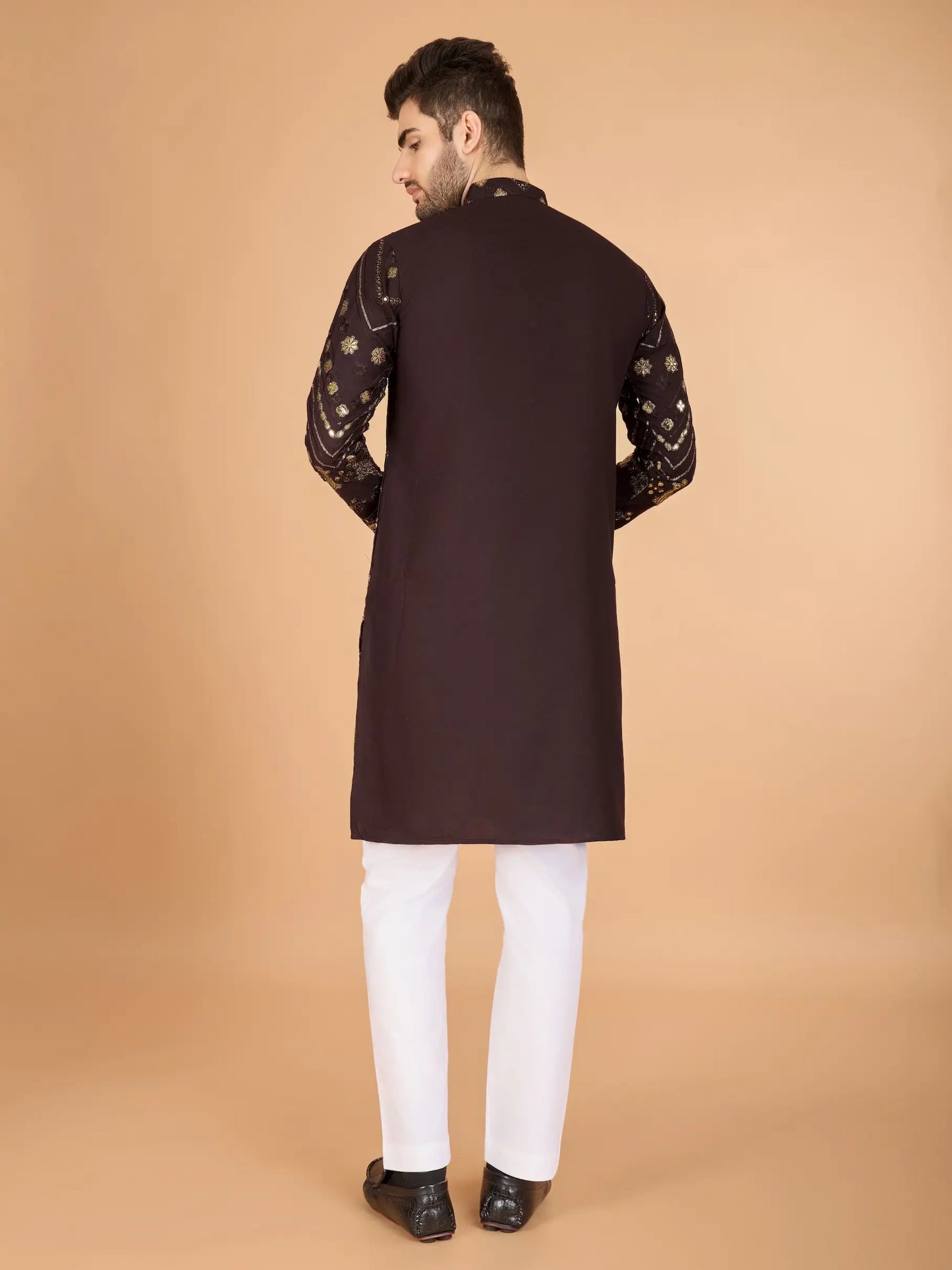 Braunes Kurta aus reinem Viskose mit Fadenstickerei und Pailletten